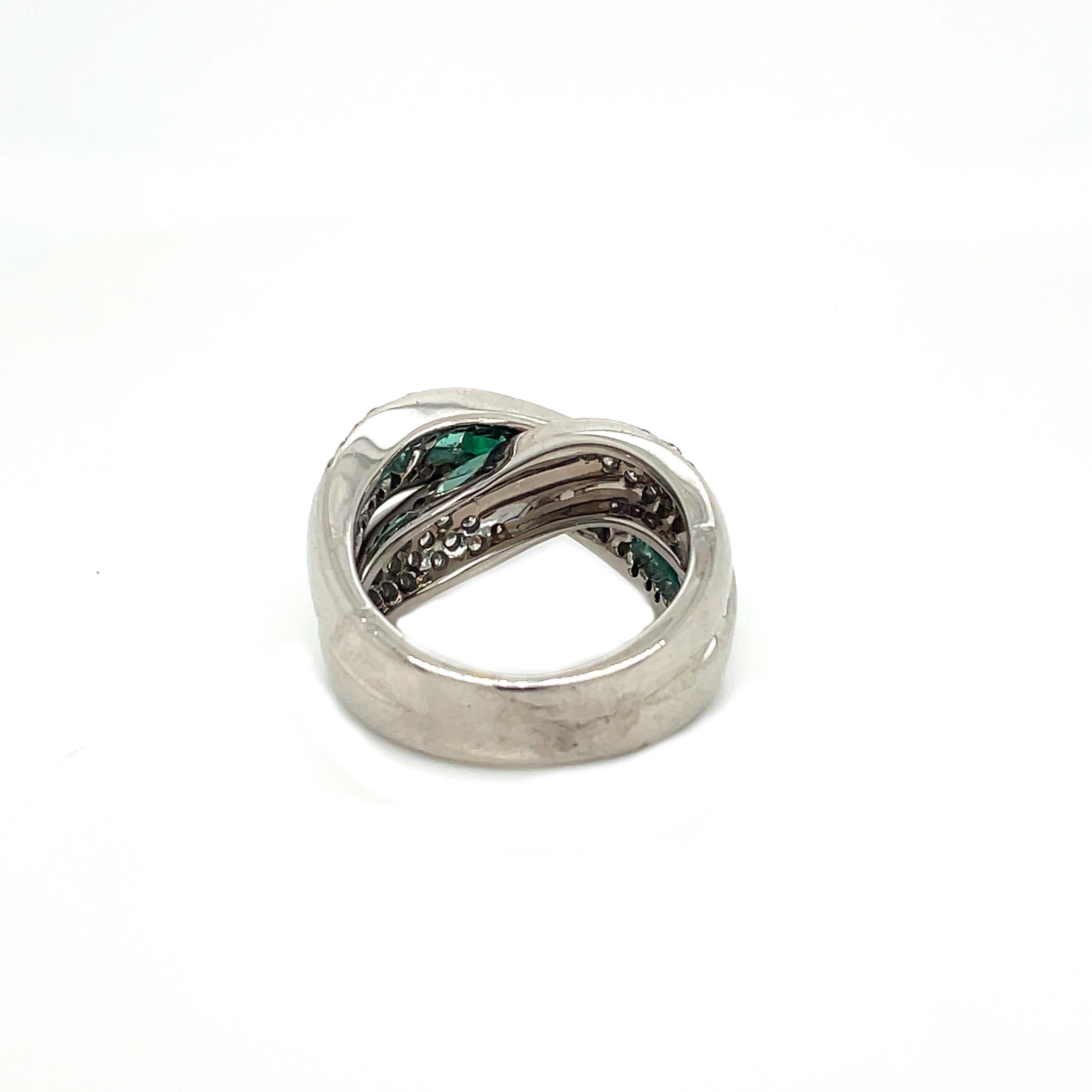 Contemporary 1.00+ Carat Emerald and Diamond Statement Ring For Sale 6
