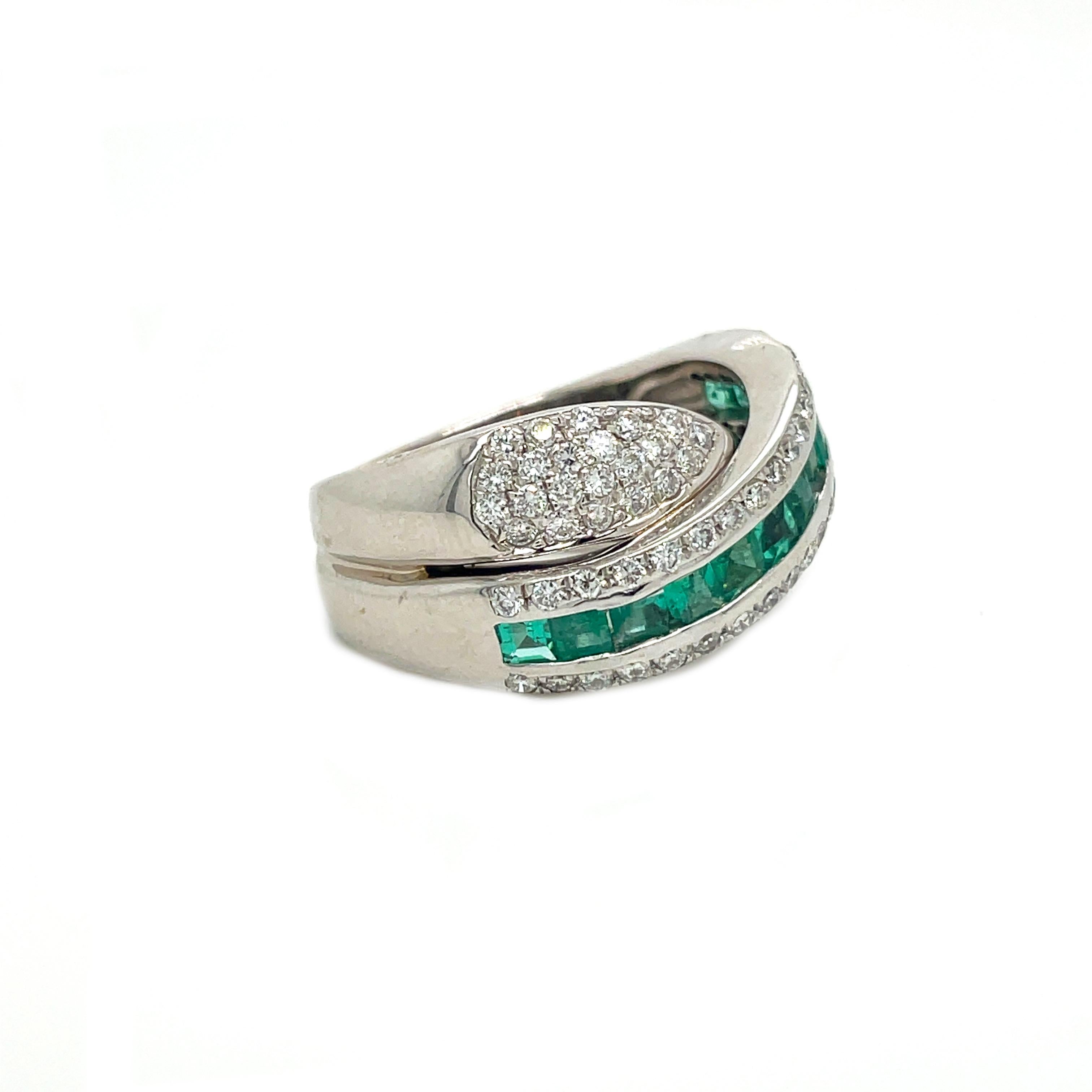 Contemporary 1.00+ Carat Emerald and Diamond Statement Ring For Sale 1