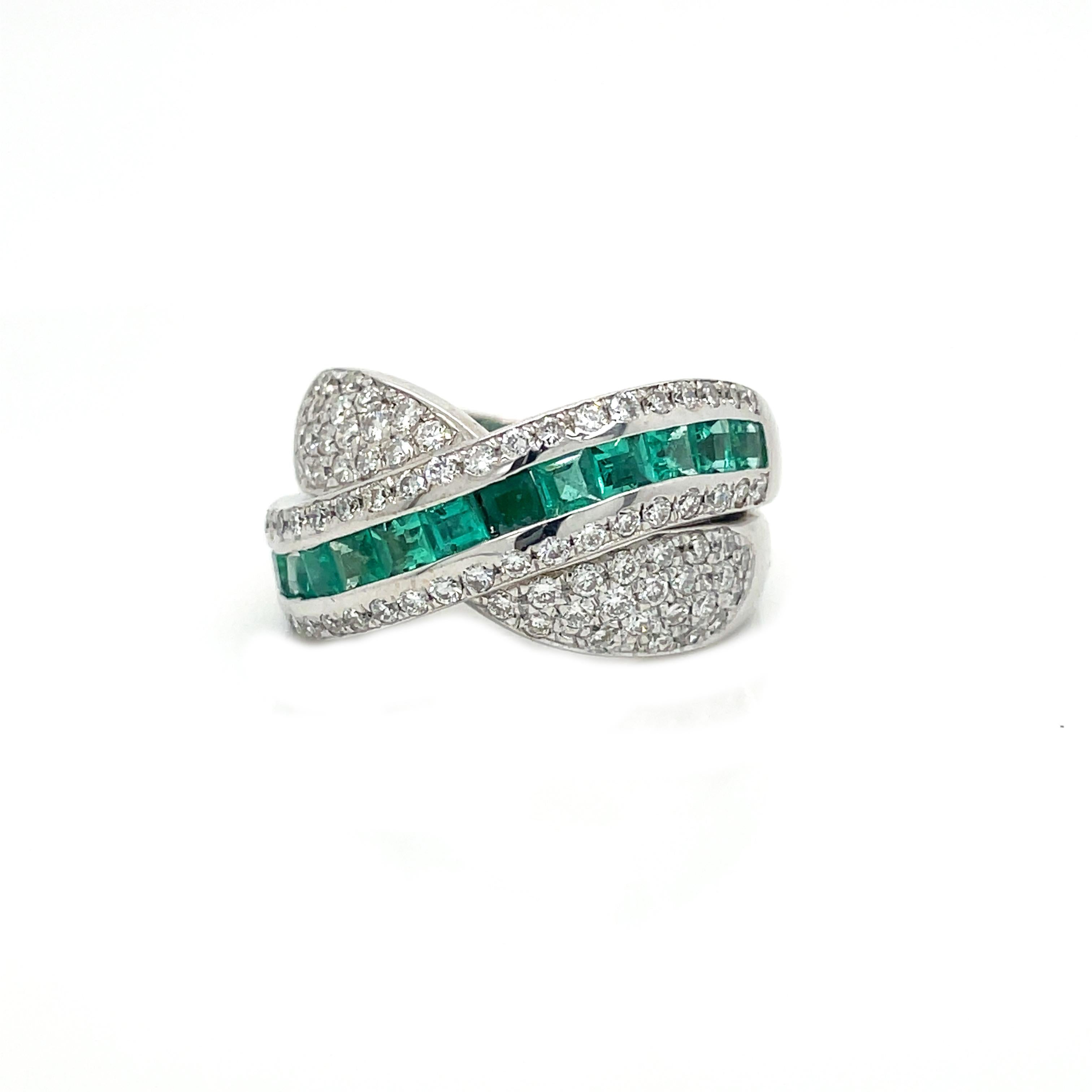 Contemporary 1.00+ Carat Emerald and Diamond Statement Ring For Sale 2