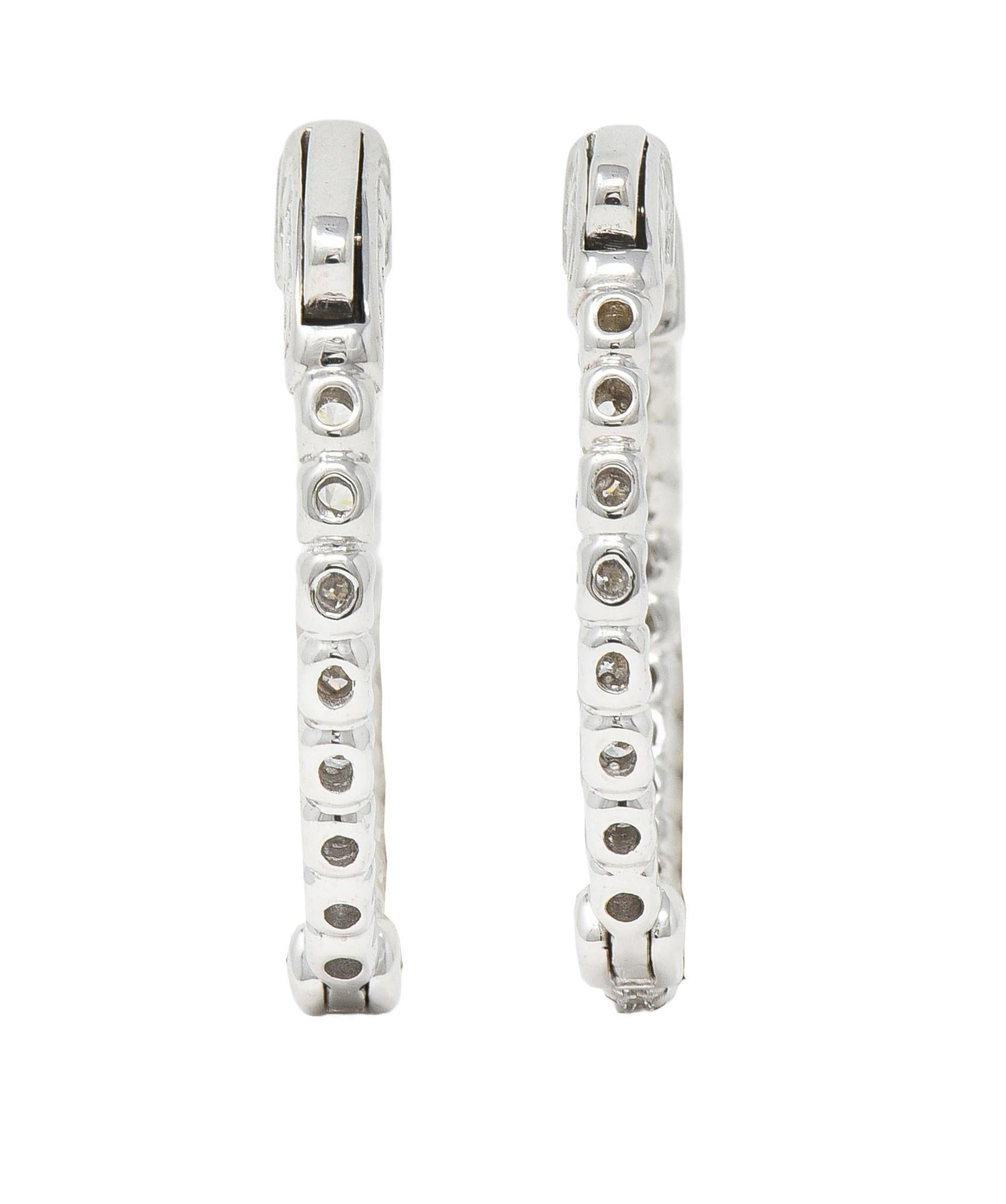 Orecchino a cerchio contemporaneo in oro bianco 14 carati con diamante da 1,01 CTW, interno ed esterno In condizioni ottime in vendita a Philadelphia, PA