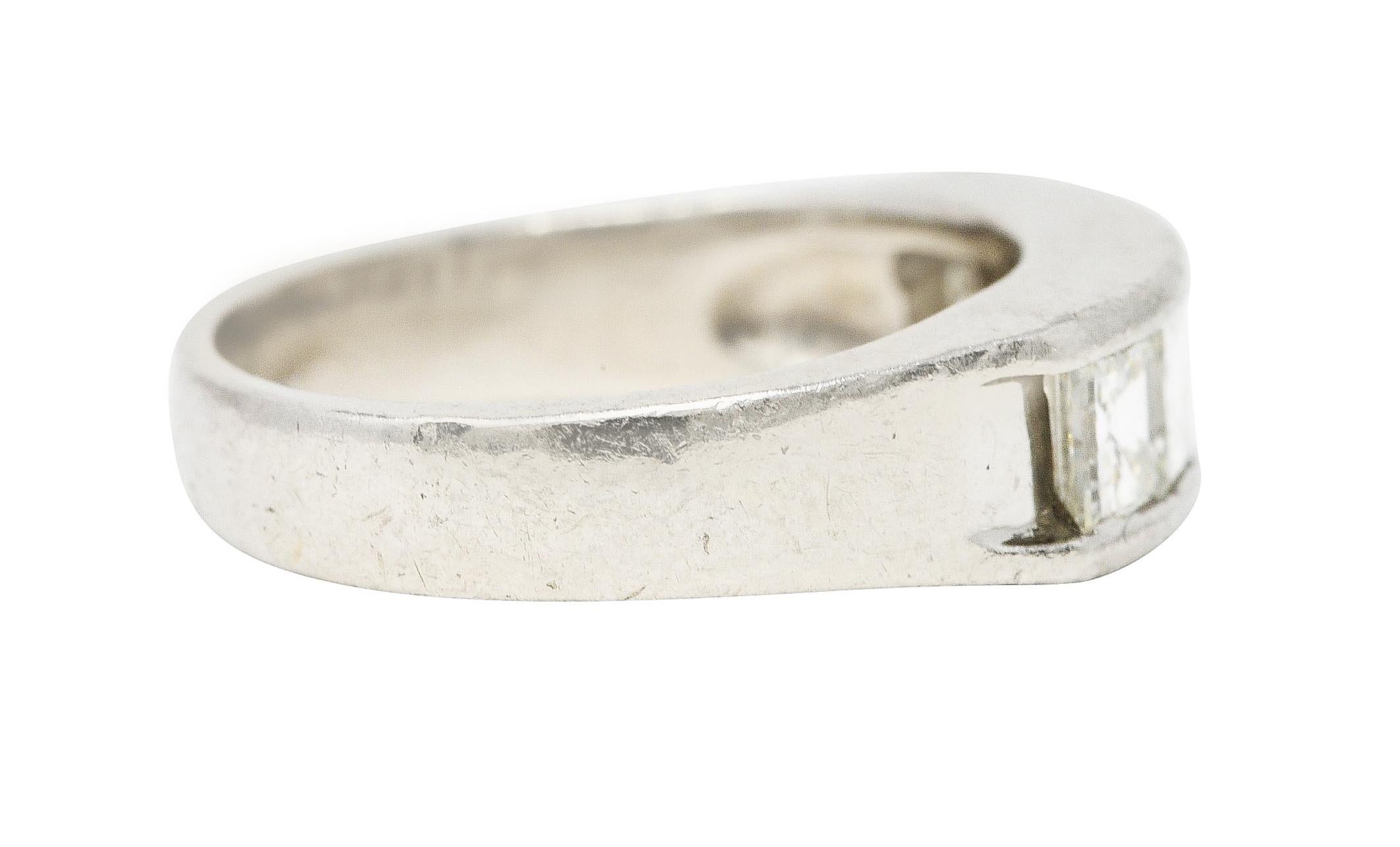 Contemporaneo Anello contemporaneo a fascia in platino con diamante taglio Step da 1,02 carati in vendita