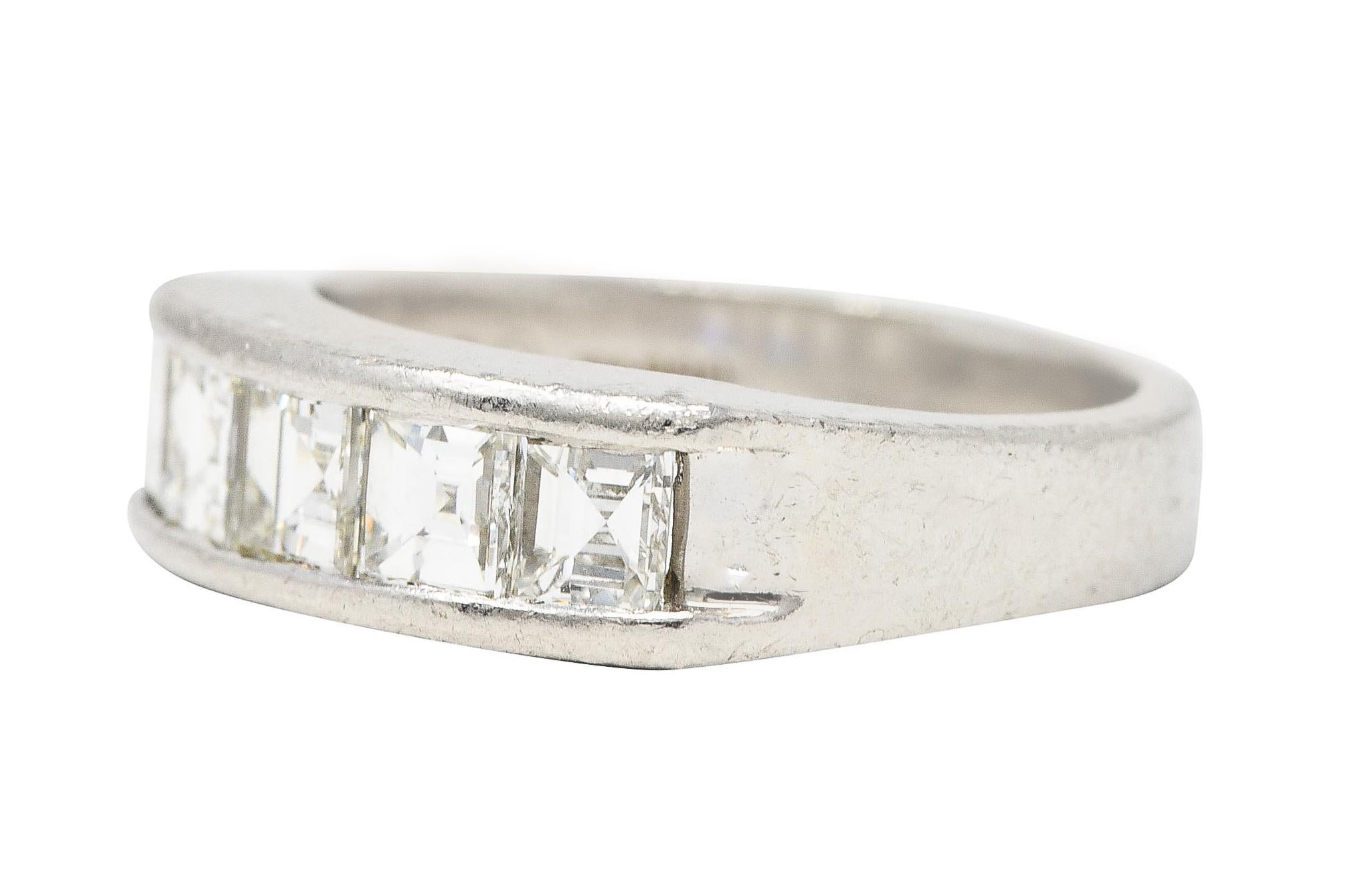 da uomo o donna Anello contemporaneo a fascia in platino con diamante taglio Step da 1,02 carati in vendita