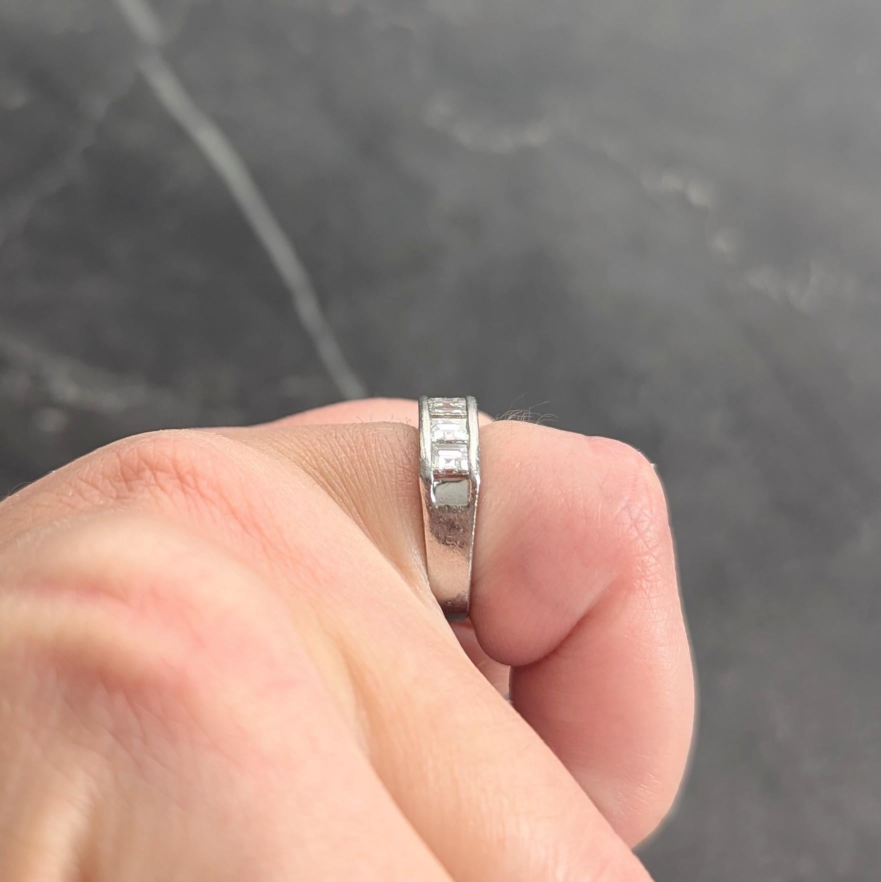 Anello a fascia in platino con diamanti taglio Step da 1,02 CTW in vendita 4