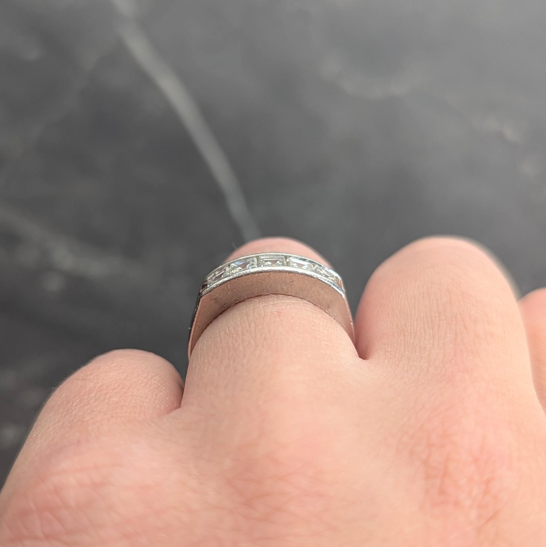 Anello a fascia in platino con diamanti taglio Step da 1,02 CTW in vendita 3