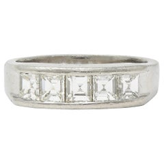 Anello a fascia in platino con diamanti taglio Step da 1,02 CTW