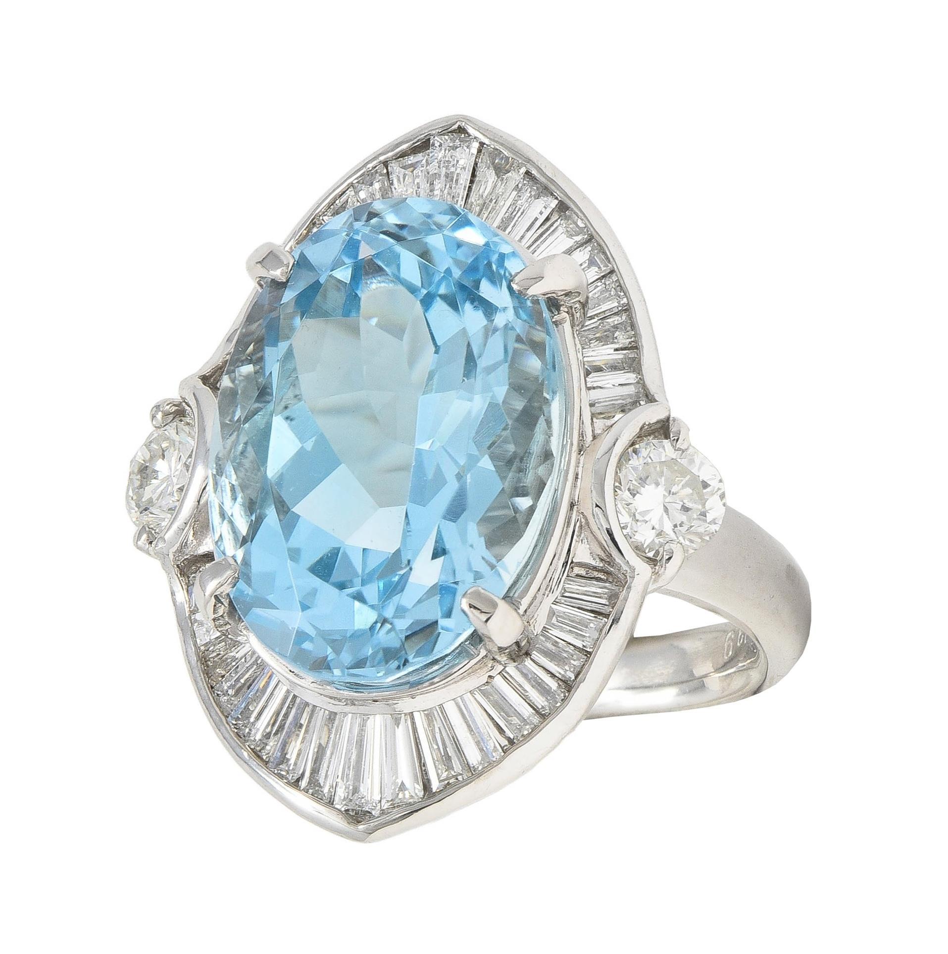 Contemporary 10.32 CTW Aquamarine Diamond Platinum Ballerina Halo Ring (Bague Halo Ballerina en platine avec aigue-marine et diamant) 10