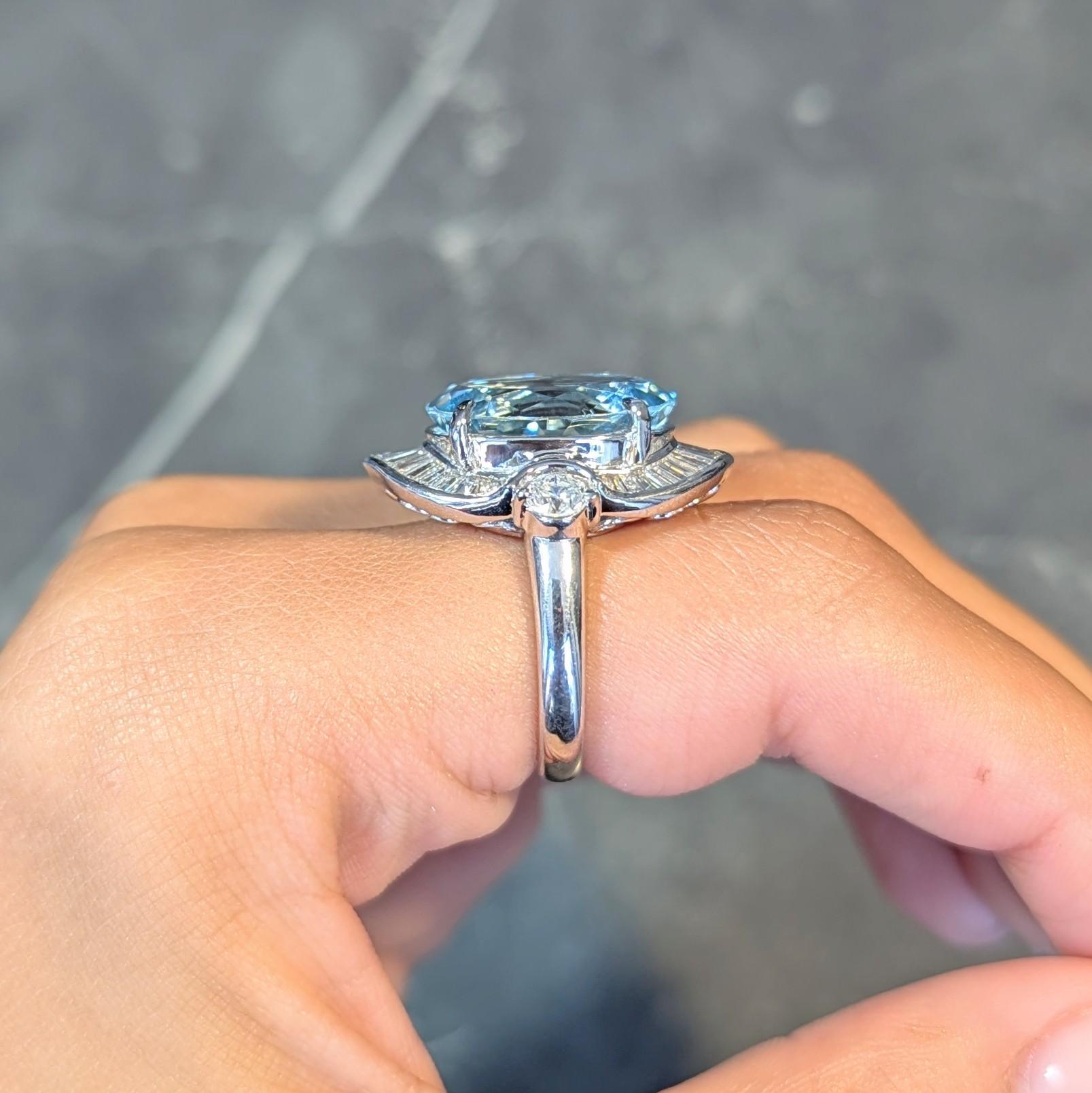 Contemporary 10.32 CTW Aquamarine Diamond Platinum Ballerina Halo Ring (Bague Halo Ballerina en platine avec aigue-marine et diamant) 12
