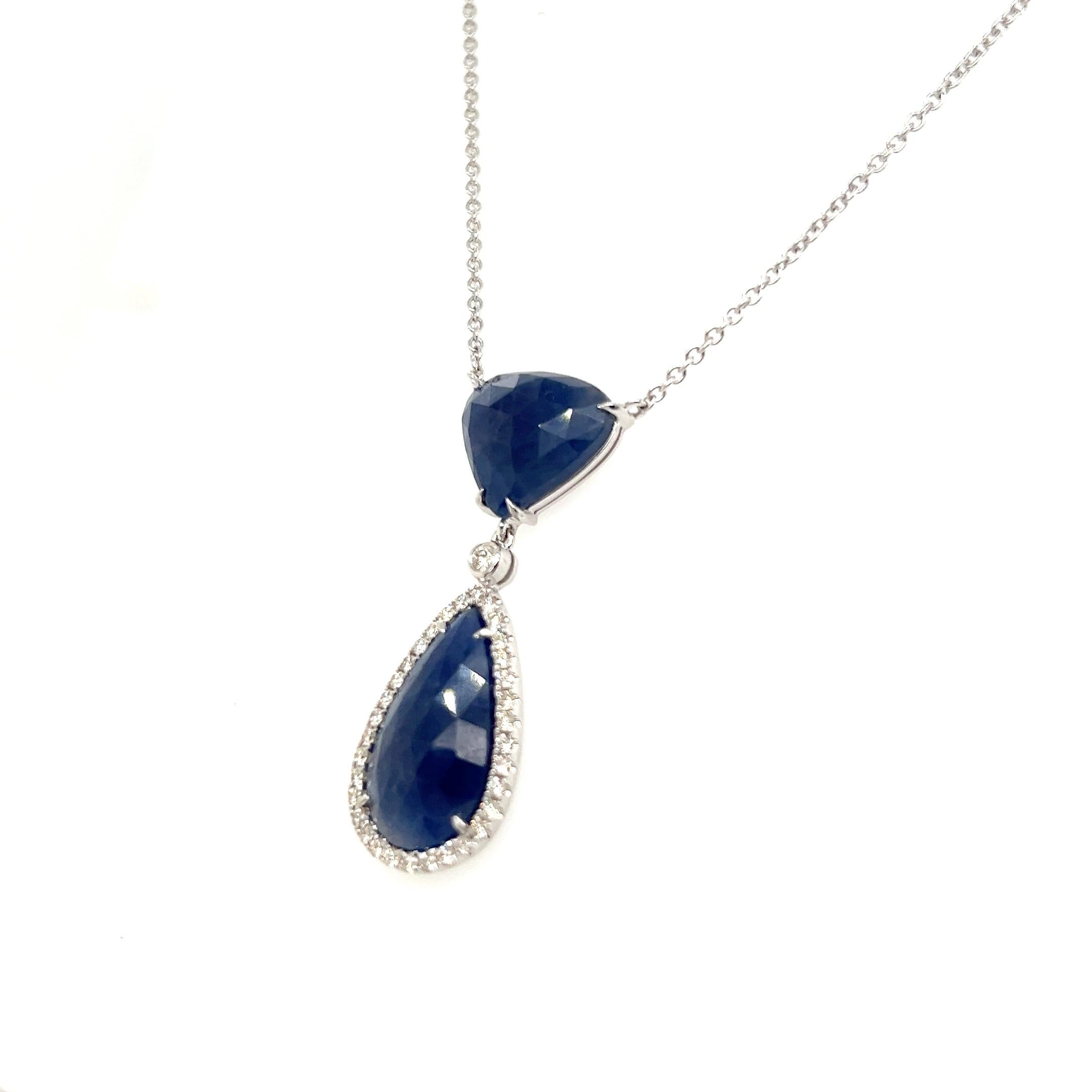 Collana contemporanea con zaffiro blu scuro e diamanti in oro bianco 14k da 10,33 carati in vendita 4