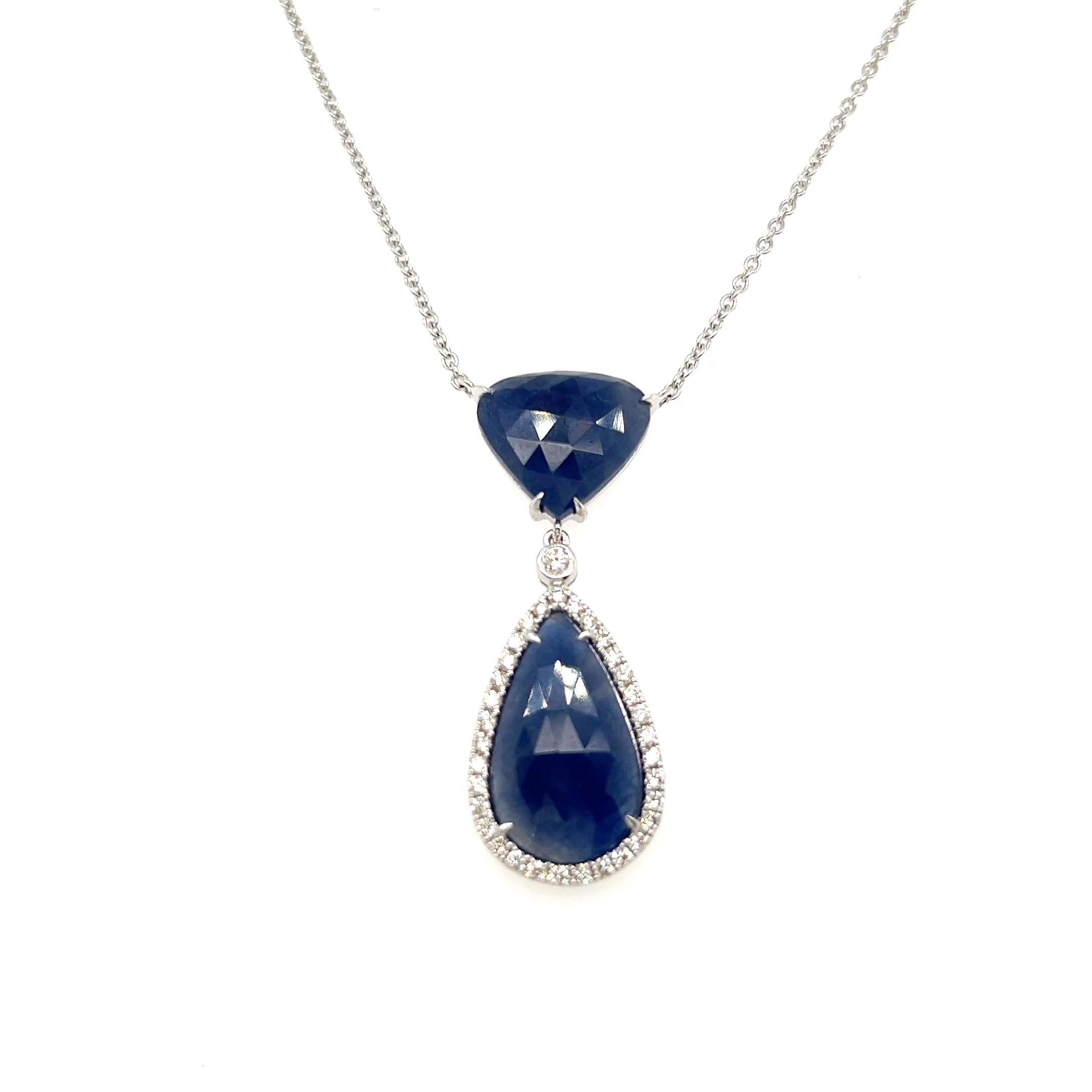 Collana contemporanea con zaffiro blu scuro e diamanti in oro bianco 14k da 10,33 carati in vendita 3