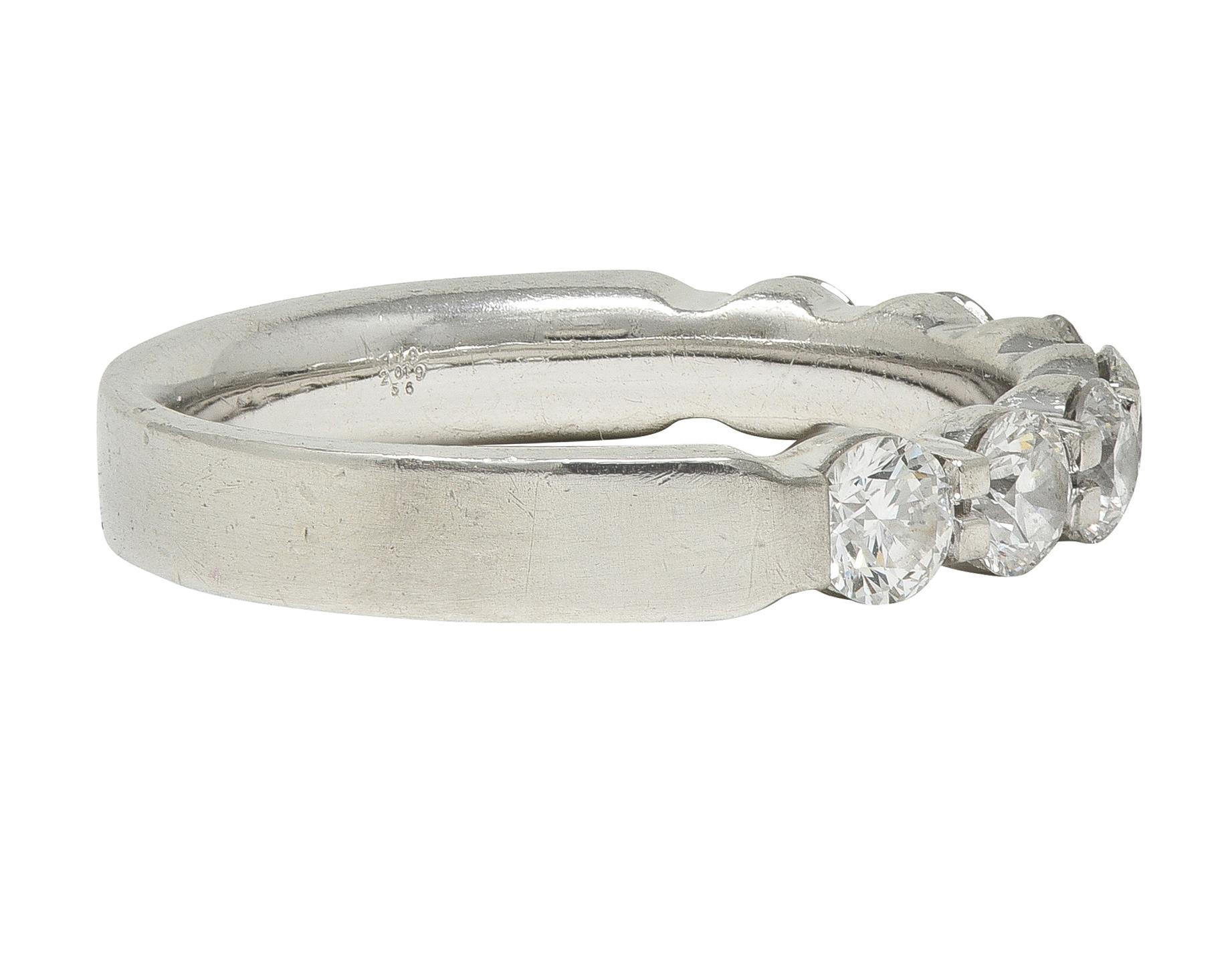 Zeitgenössischer 1,05 CTW runder Brillantschliff Diamant Platin Ehering Damen im Angebot
