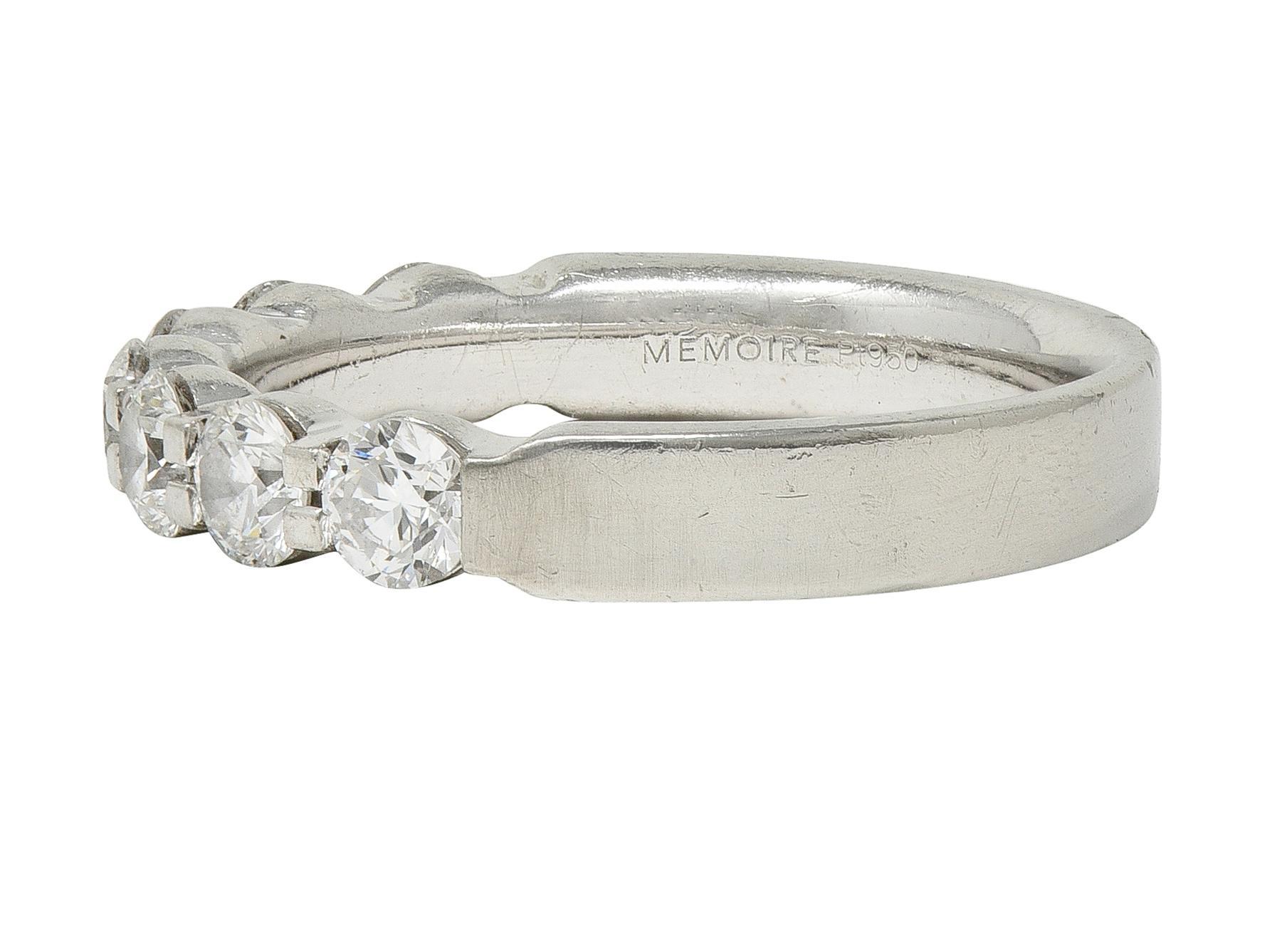 Zeitgenössischer 1,05 CTW runder Brillantschliff Diamant Platin Ehering im Angebot 2