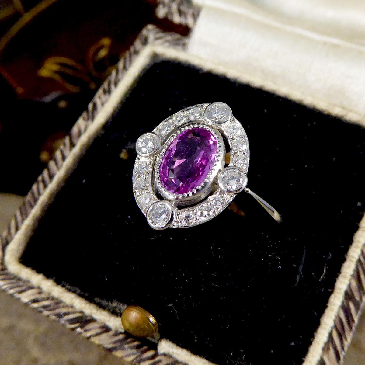 Contemporary 1.05ct Pink Sapphire and Diamond Halo Ring Mounted in Platinum For Sale 4