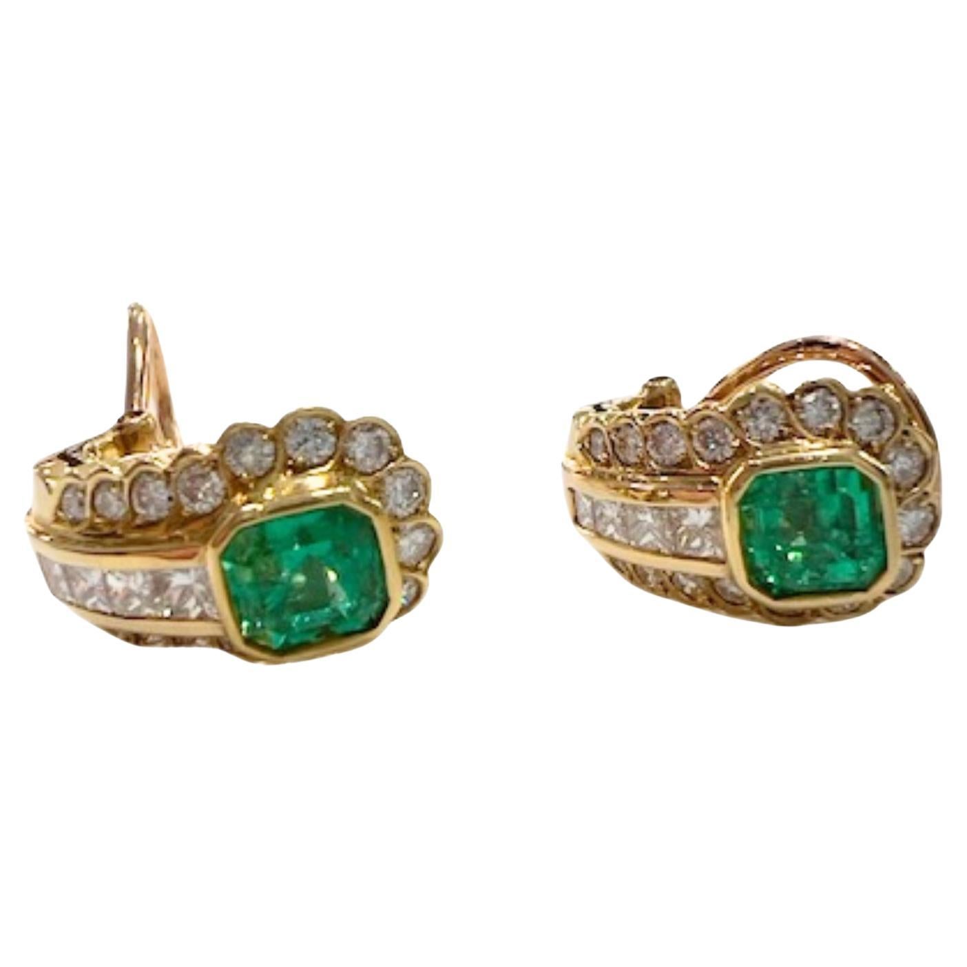 Contemporary 1.08 carat Diamonds & 0.50 carat Emerald 18k Gold Earrings