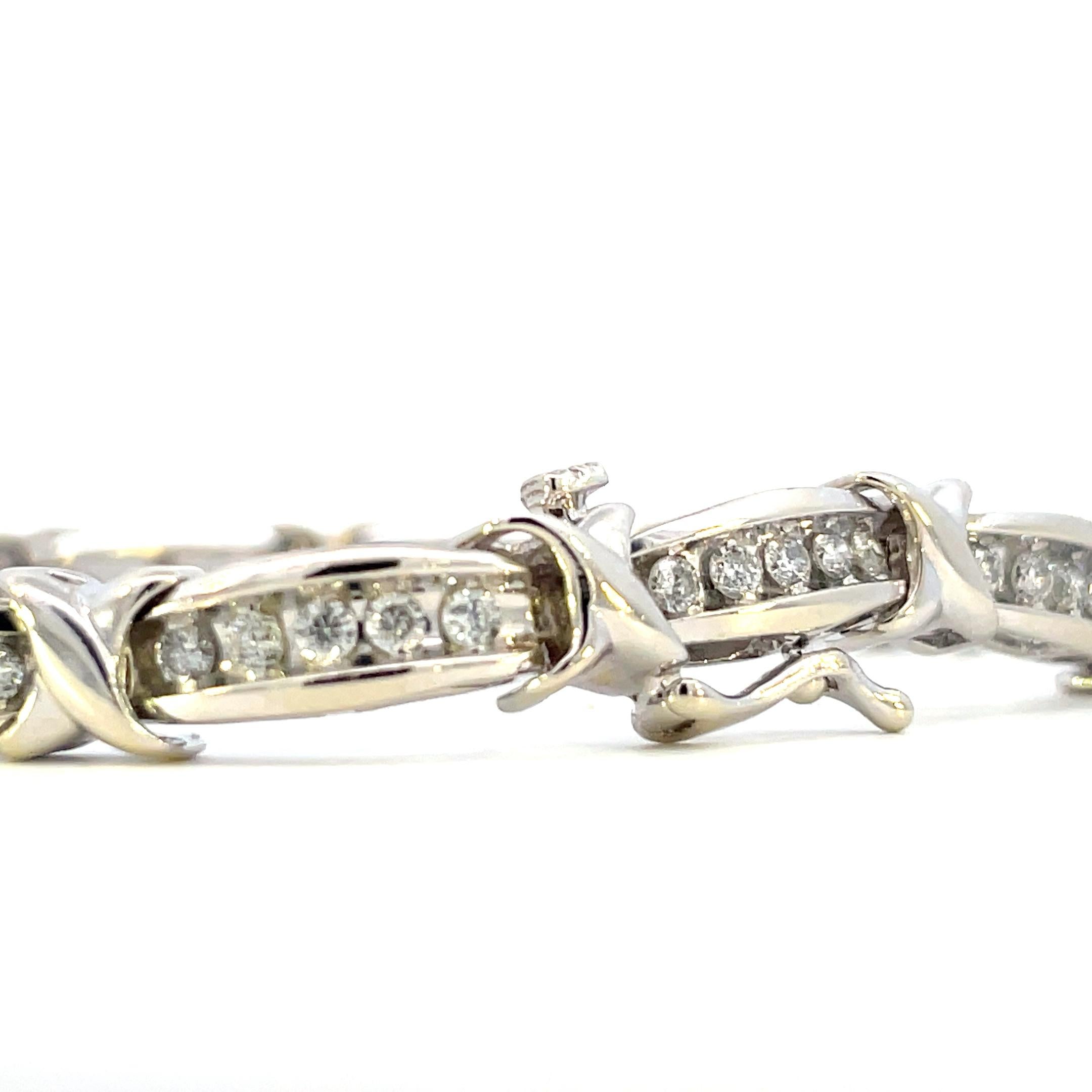 Contemporary 10K White Gold X’s and O’s Diamond Bracelet   For Sale 1