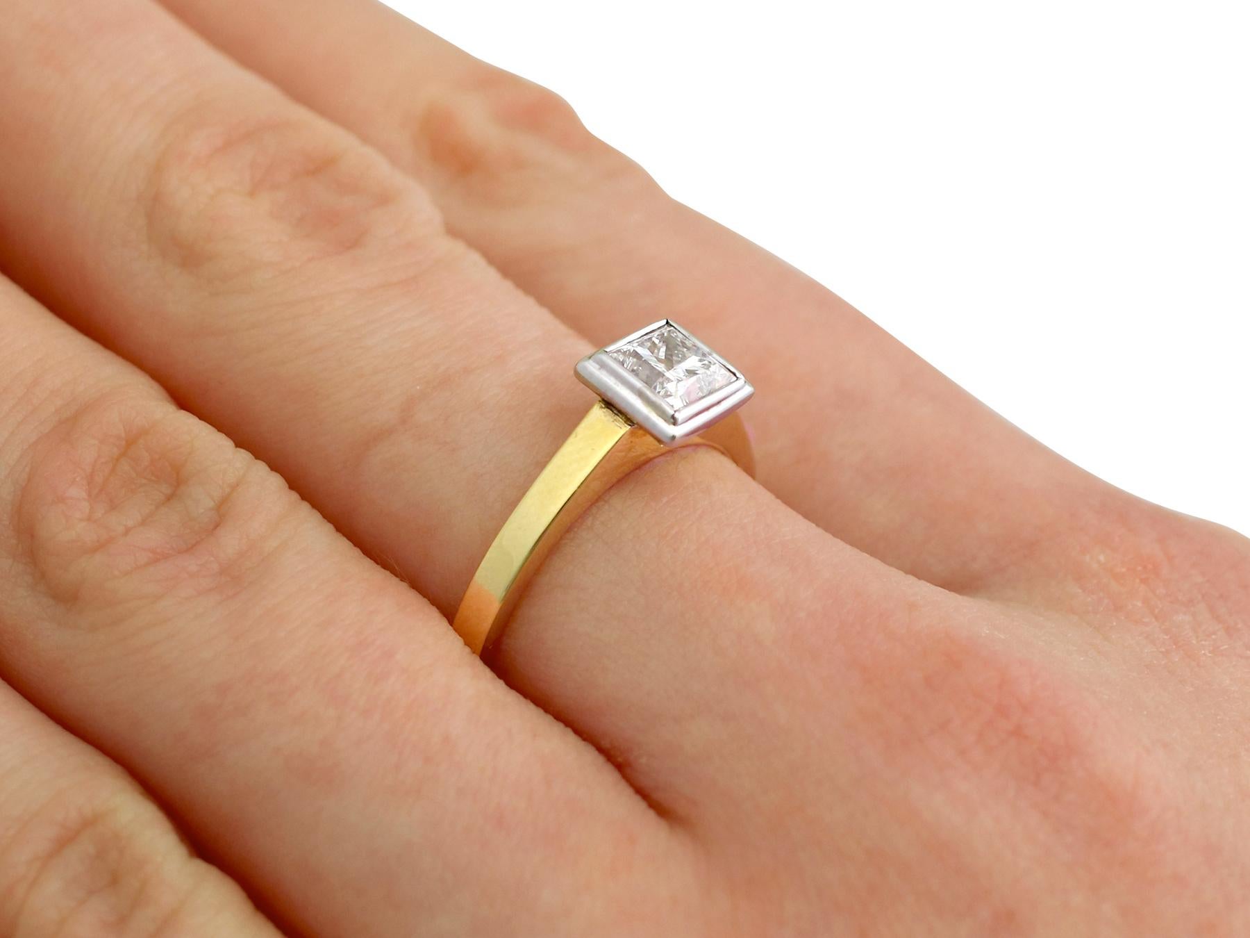 Bague de fiançailles solitaire en or jaune avec diamant taille princesse de 1,10 carat Pour femmes en vente