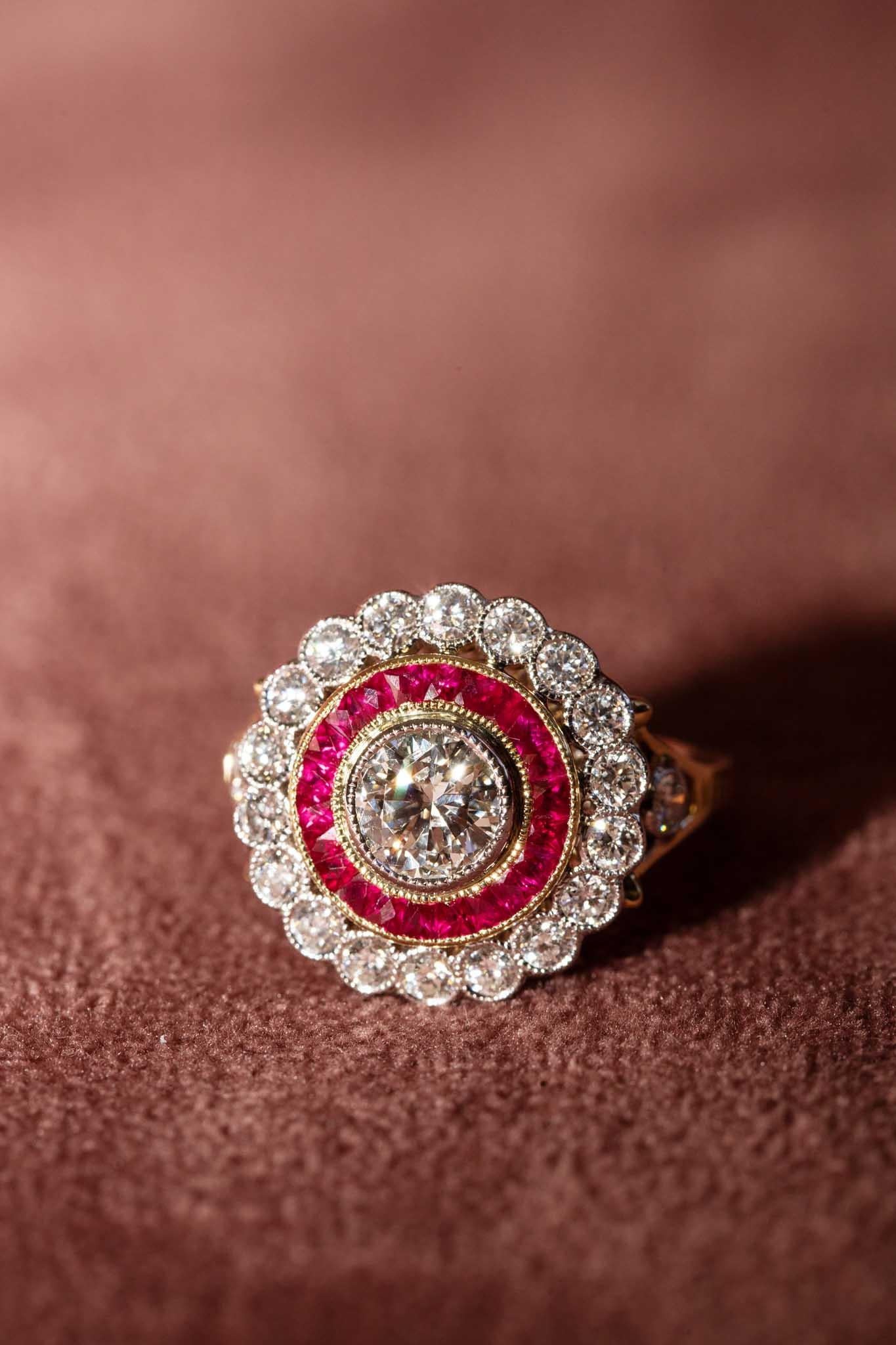Anillo contemporáneo de rubí de 1,10 quilates y diamante de 1,96 quilates, oro blanco de 18 quilates en venta 7