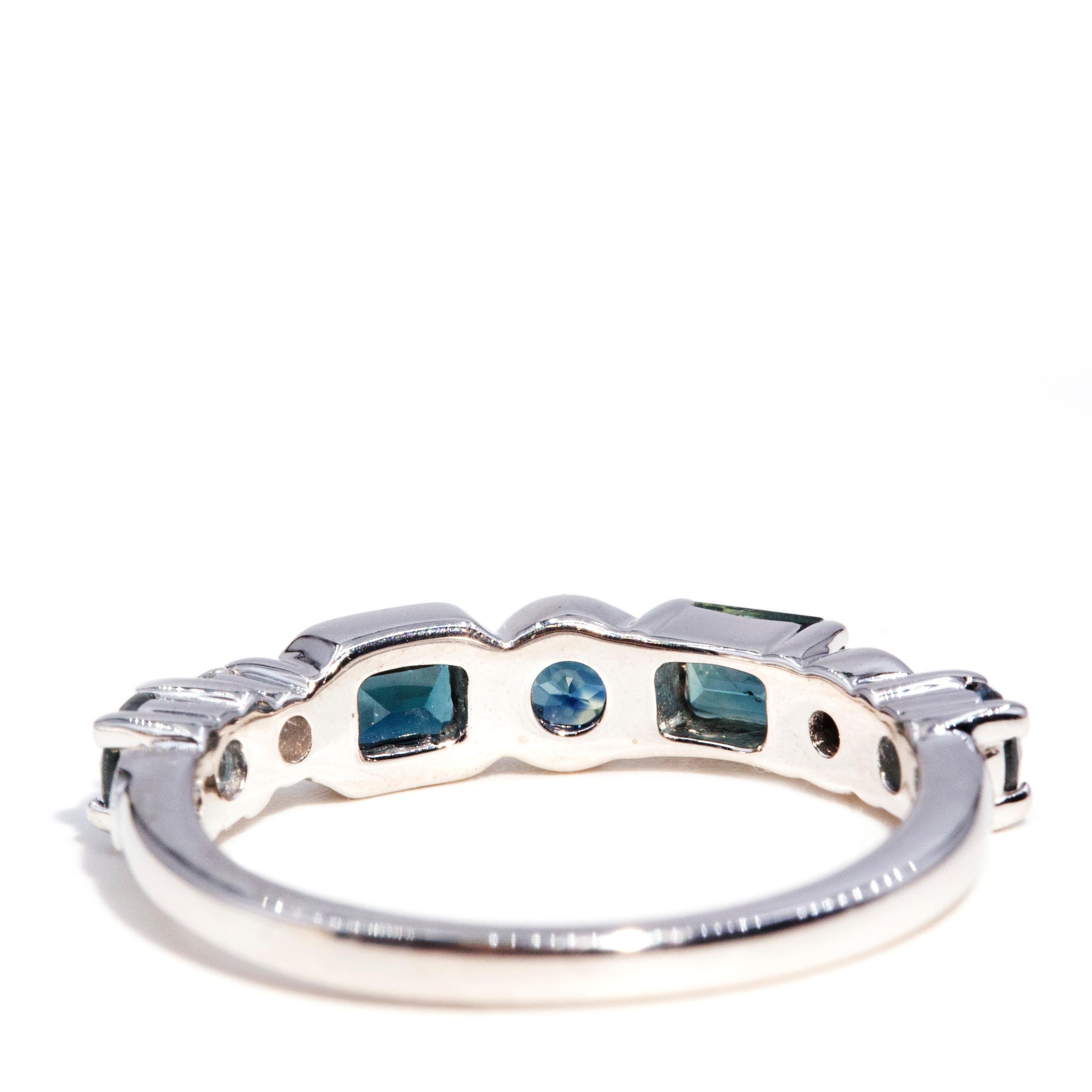 Contemporary 1.11 Carat Teal & Blue Sapphire & Diamond 18 Carat White Gold Ring For Sale 2