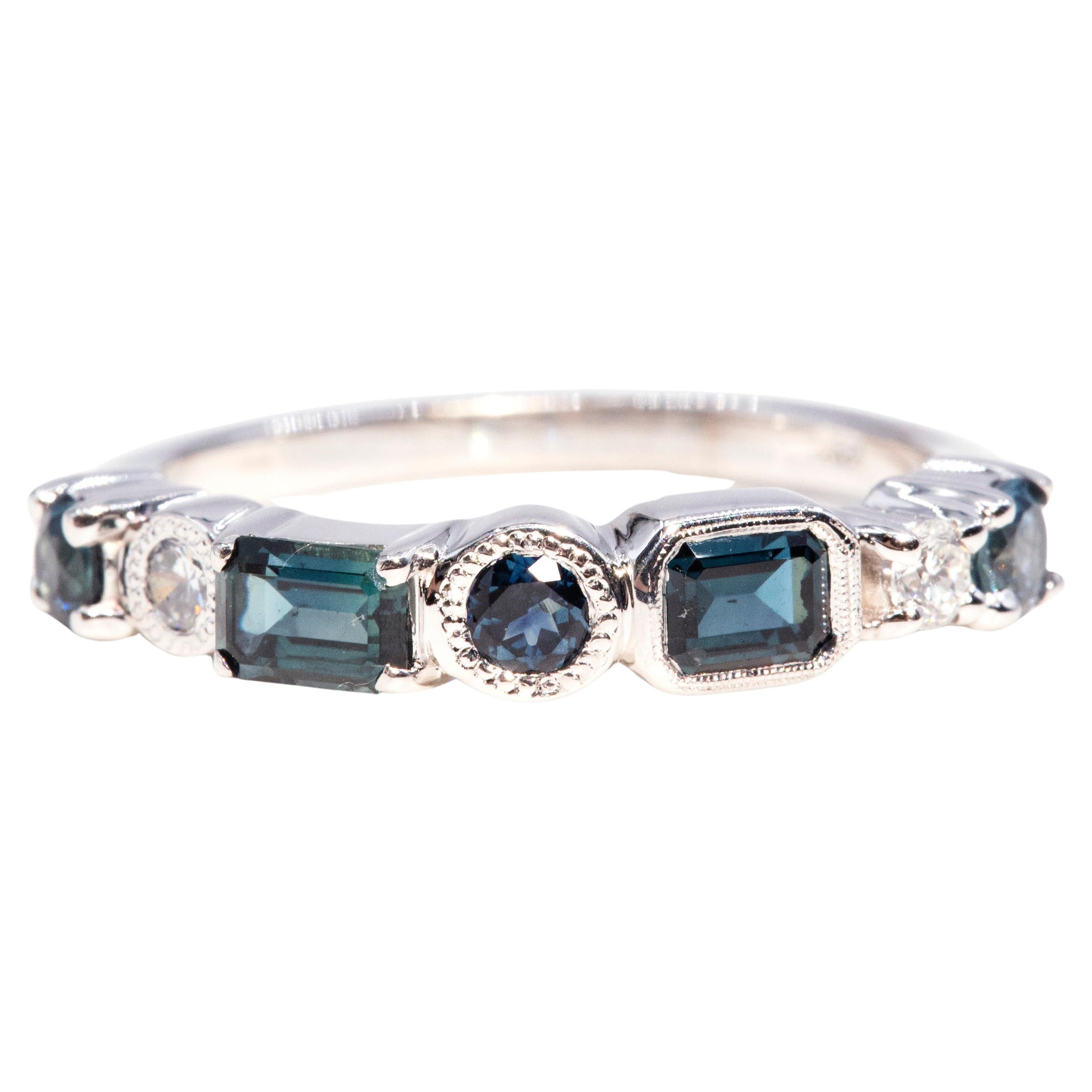 Contemporary 1.11 Carat Teal & Blue Sapphire & Diamond 18 Carat White Gold Ring For Sale