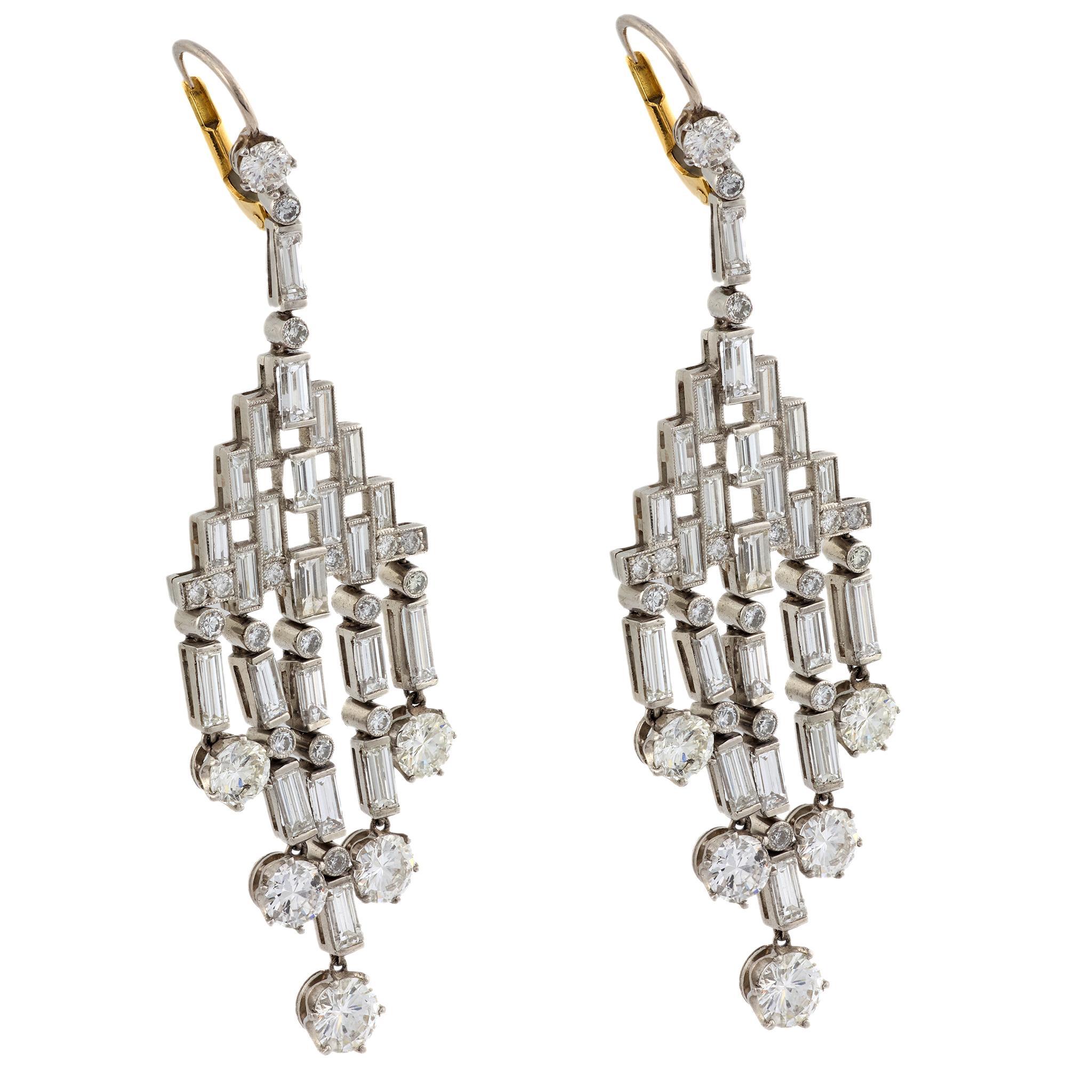 Pendientes candelabro contemporáneos de platino con diamantes de 11,20 quilates de peso total Contemporáneo en venta
