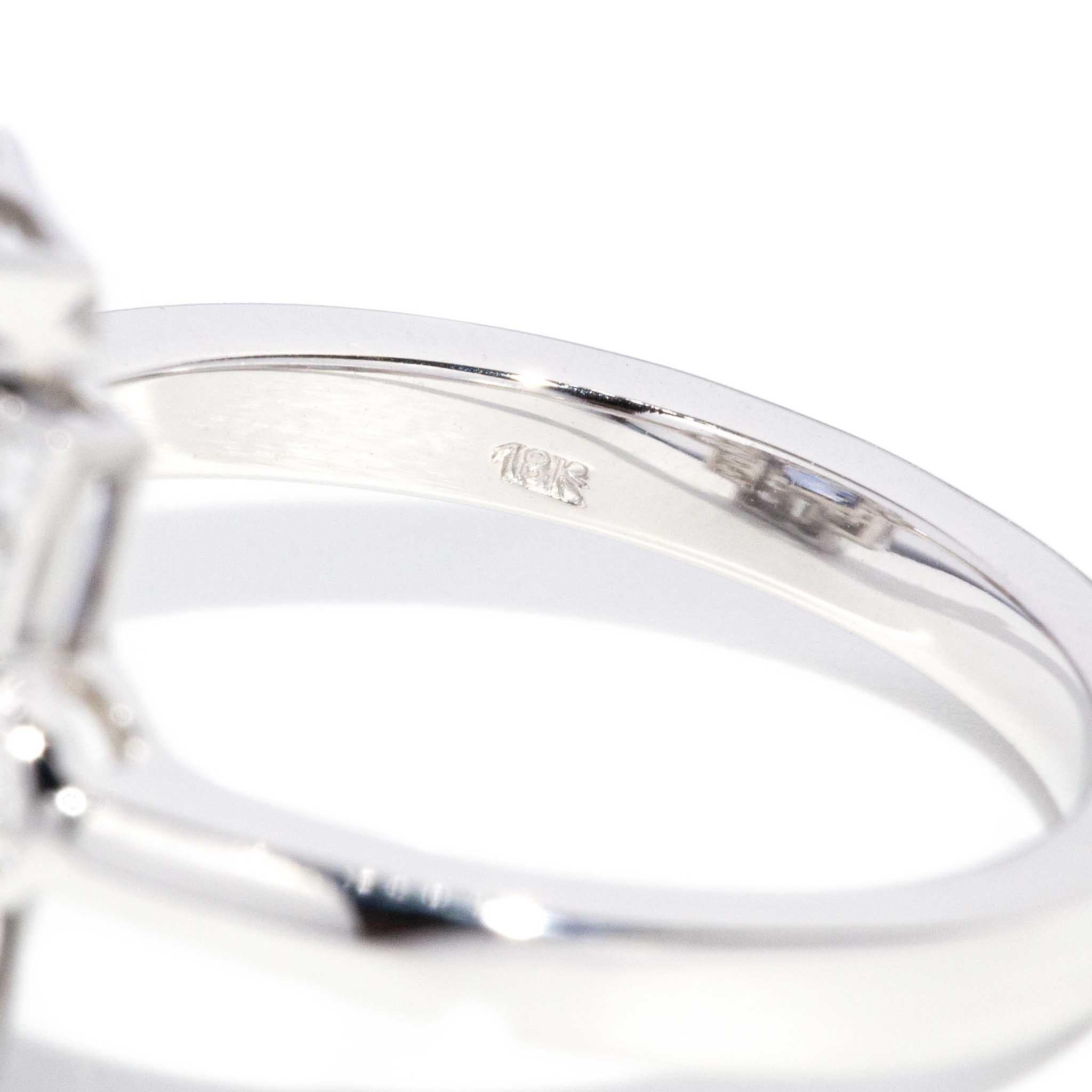 Anillo contemporáneo de zafiro de Ceilán y diamantes de 1,13 ct y oro blanco de 18 ct en venta 7