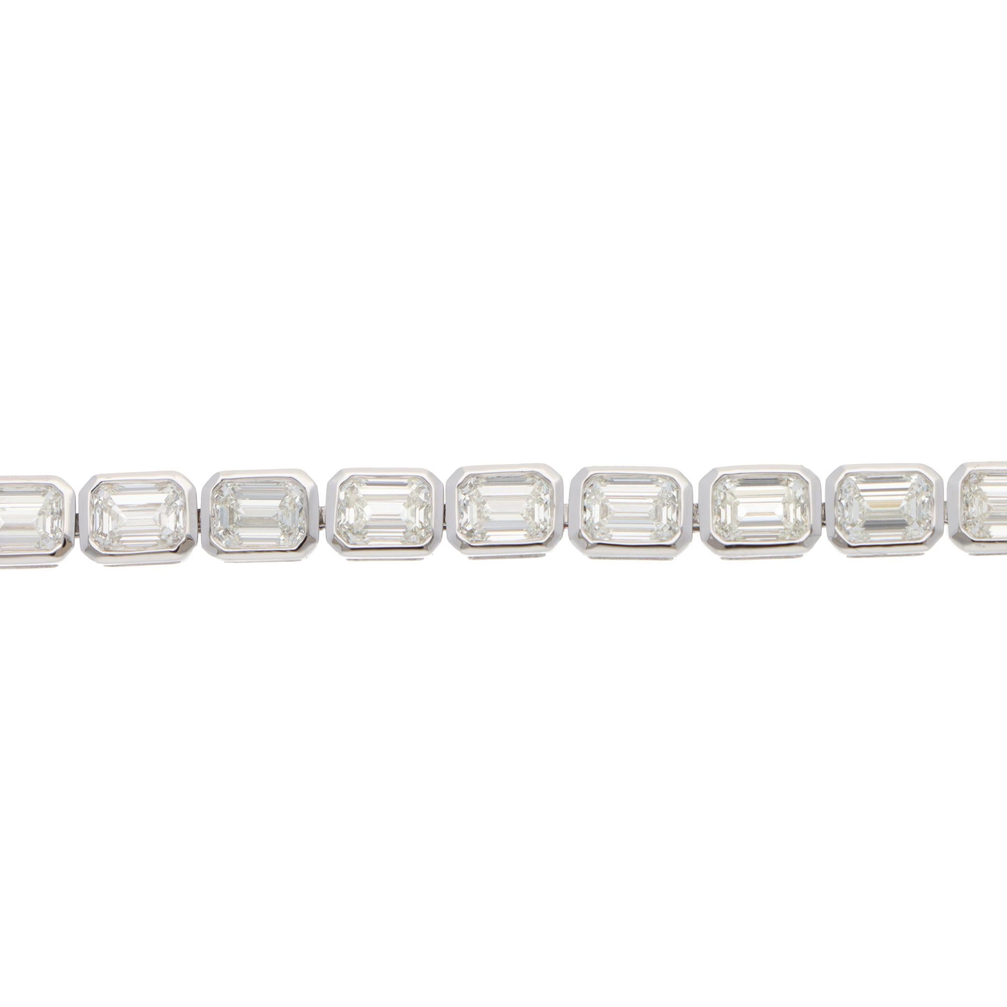 Modern Contemporary 11.90ct Emerald-Cut Diamond Tennis Bracelet in White Gold For Sale