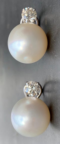 Contemporary Tahiti Pearl 1.4 Carat Brilliant Cut Diamonds Ear Clips