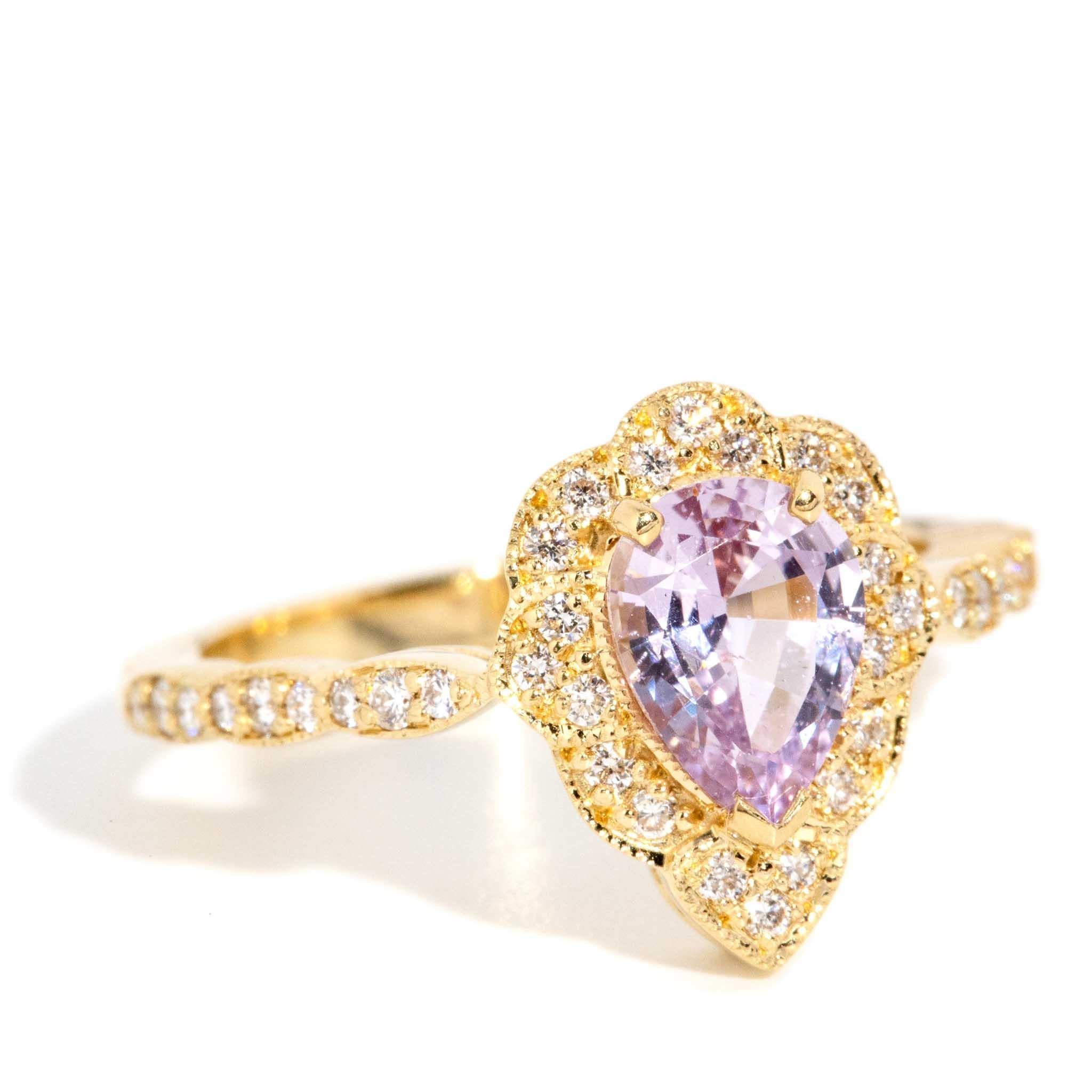 Women's Contemporary 1.20 Carat Purple Sapphire & Diamond Ring 18 Carat Yellow Gold For Sale