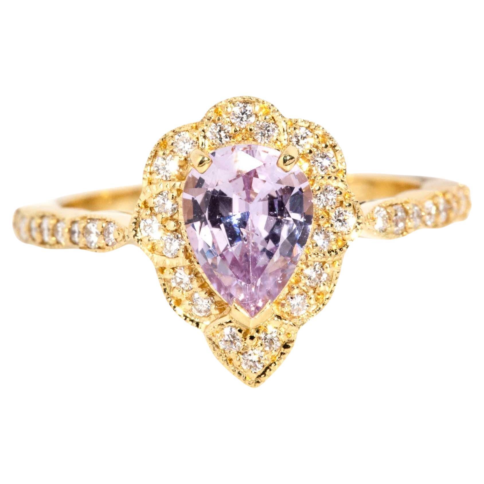 Contemporary 1.20 Carat Purple Sapphire & Diamond Ring 18 Carat Yellow Gold For Sale