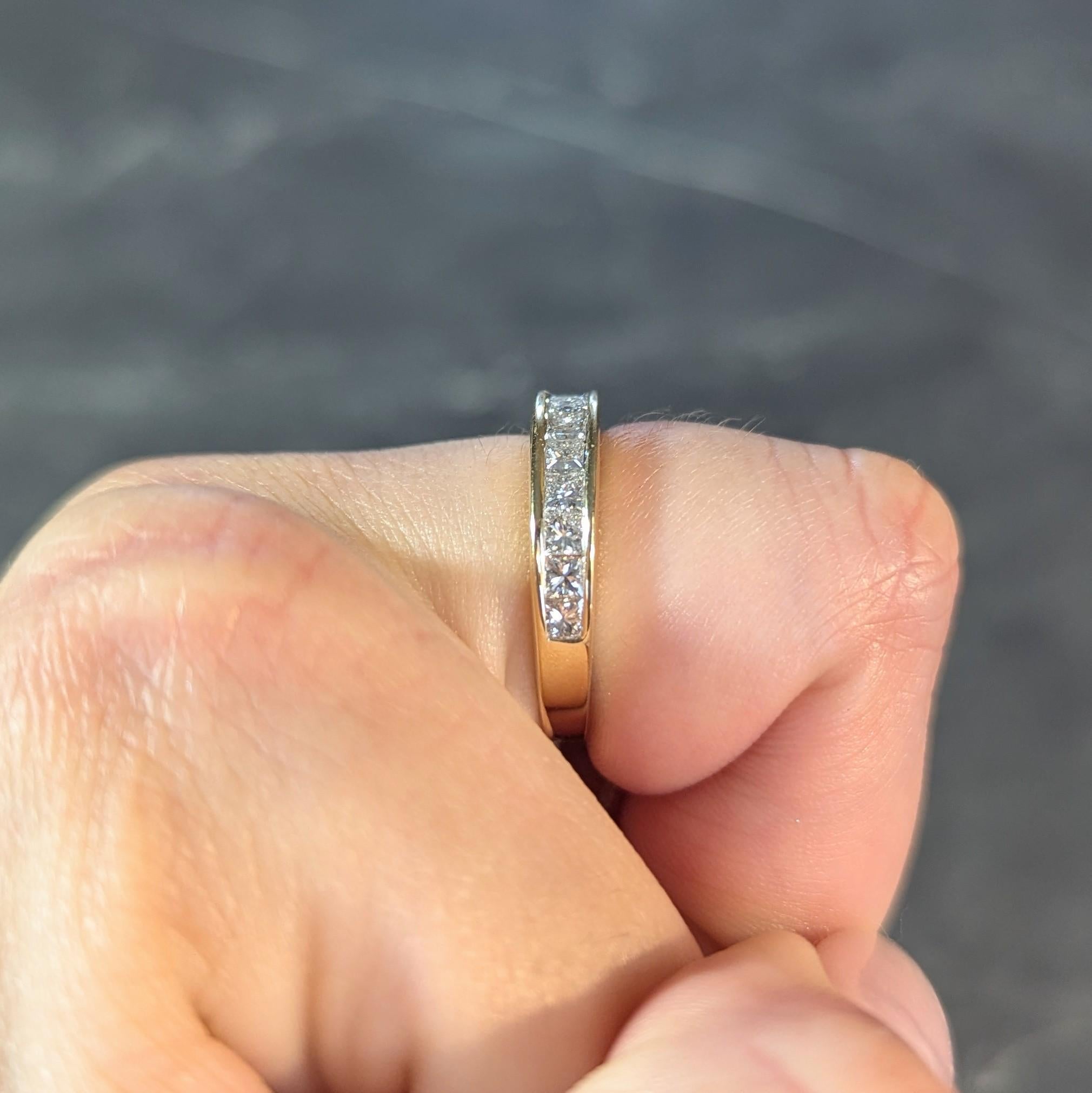 Anneau de mariage contemporain en or jaune 14K avec diamant taille princesse 1,20 CTW en vente 4