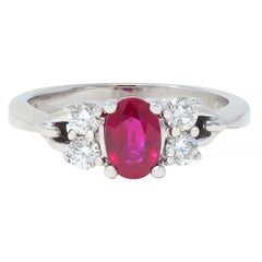 Contemporary 1.20 CTW Ruby Diamond 18 Karat White Gold Buckle Ring (bague à boucle en or blanc)