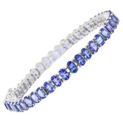 Contemporary 12.00 Carats Oval Cut Tanzanite 14 Karat White Gold Line Bracelet