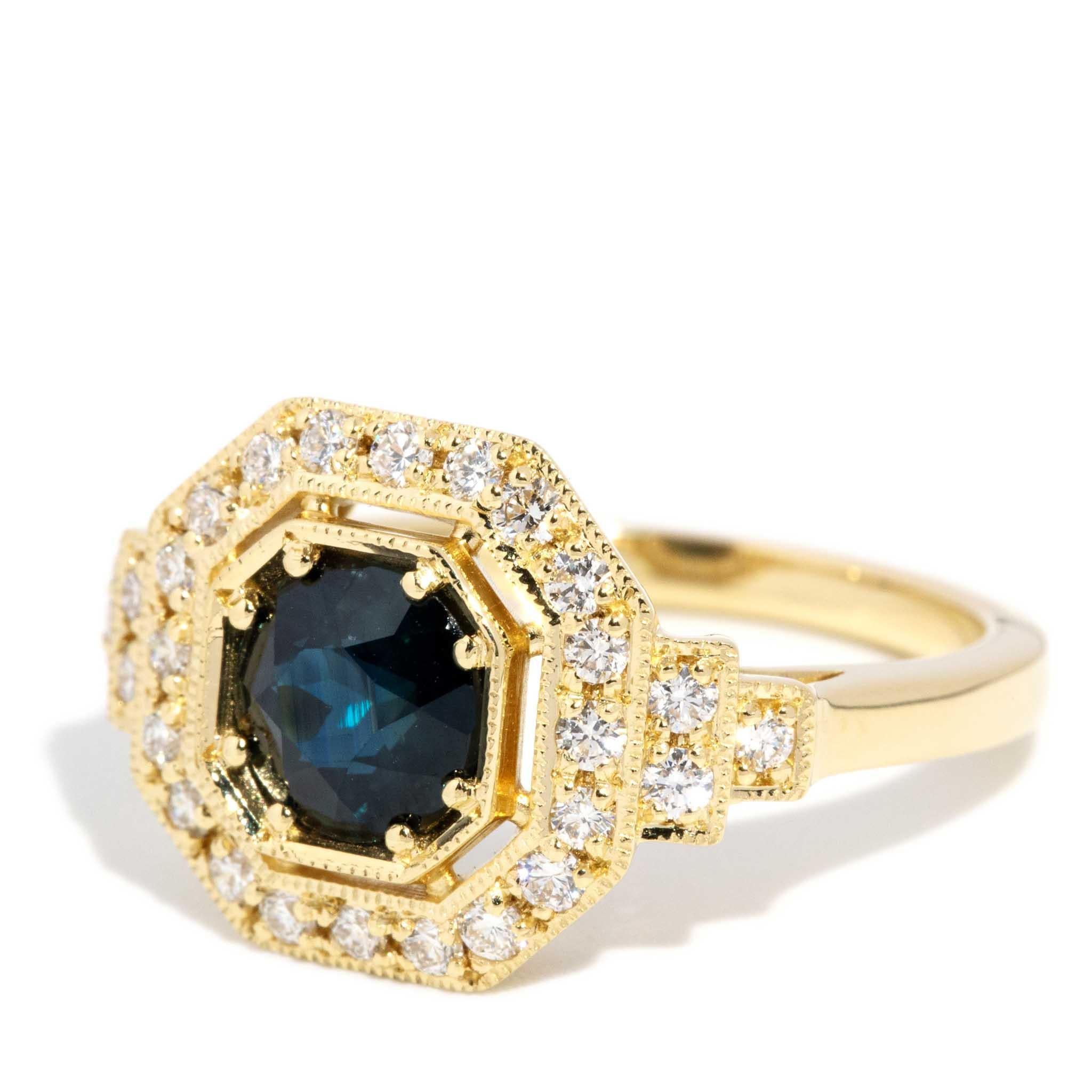 Women's Contemporary 1.24ct Teal Sapphire & Diamond Ring 18 Carat Yellow Gold For Sale