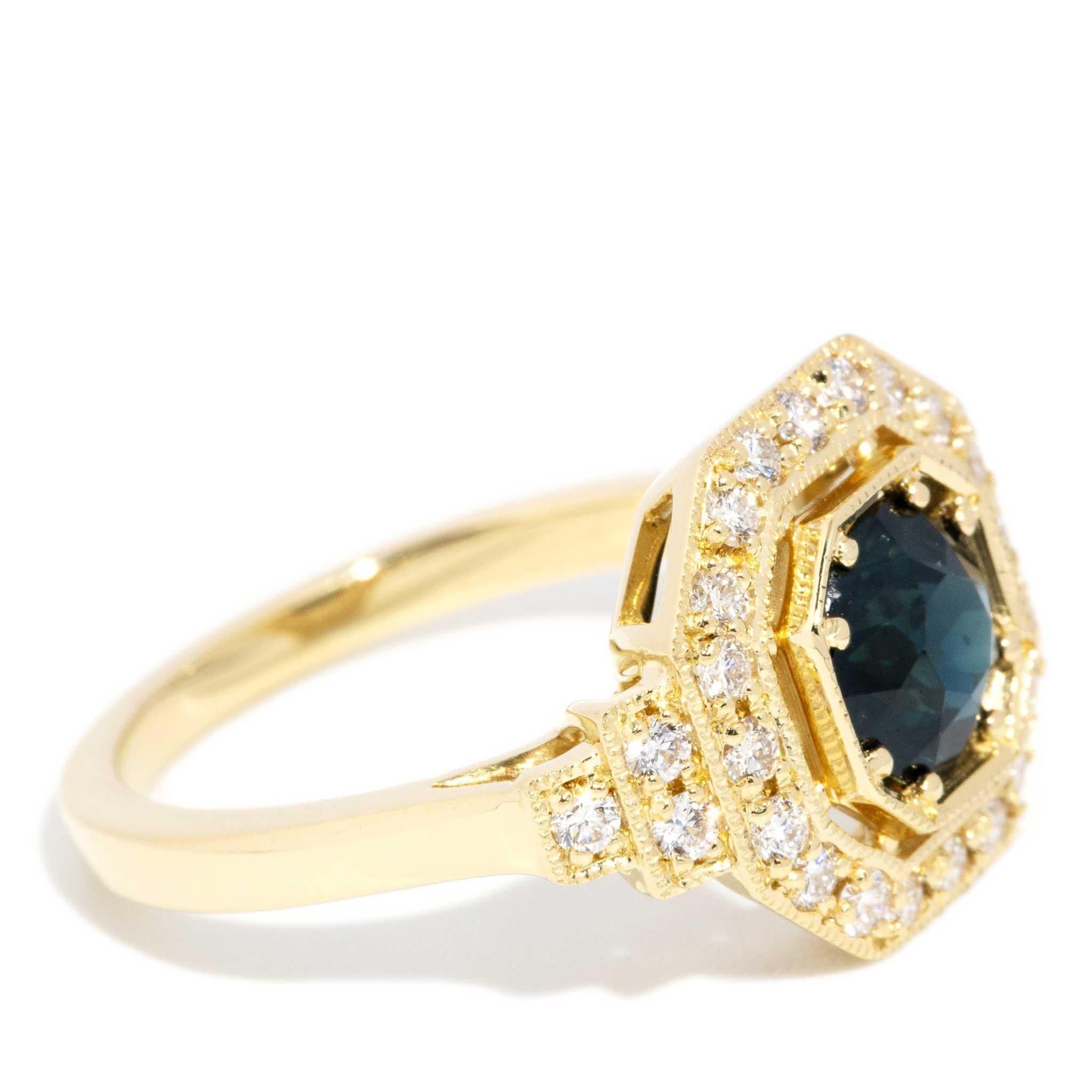 Contemporary 1.24ct Teal Sapphire & Diamond Ring 18 Carat Yellow Gold For Sale 2