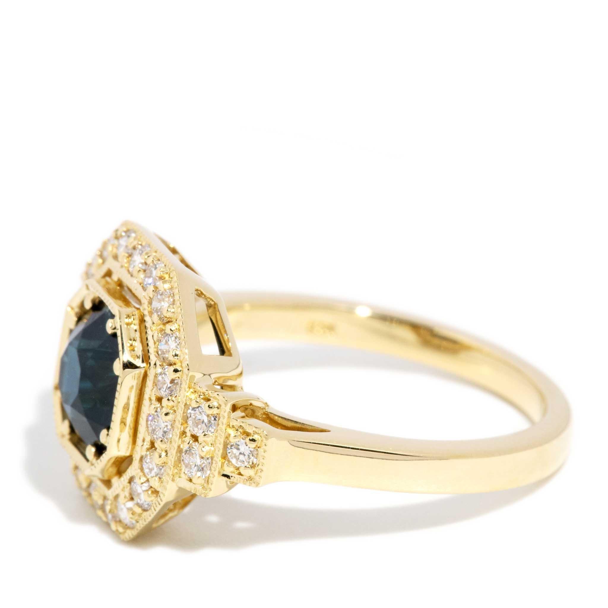 Contemporary 1.24ct Teal Sapphire & Diamond Ring 18 Carat Yellow Gold For Sale 4