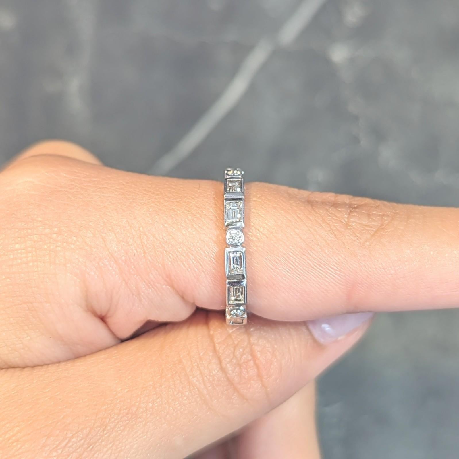 Anello di fidanzamento a eternità in oro 18 carati con diamante 1,26 CTW Contemporary in vendita 5