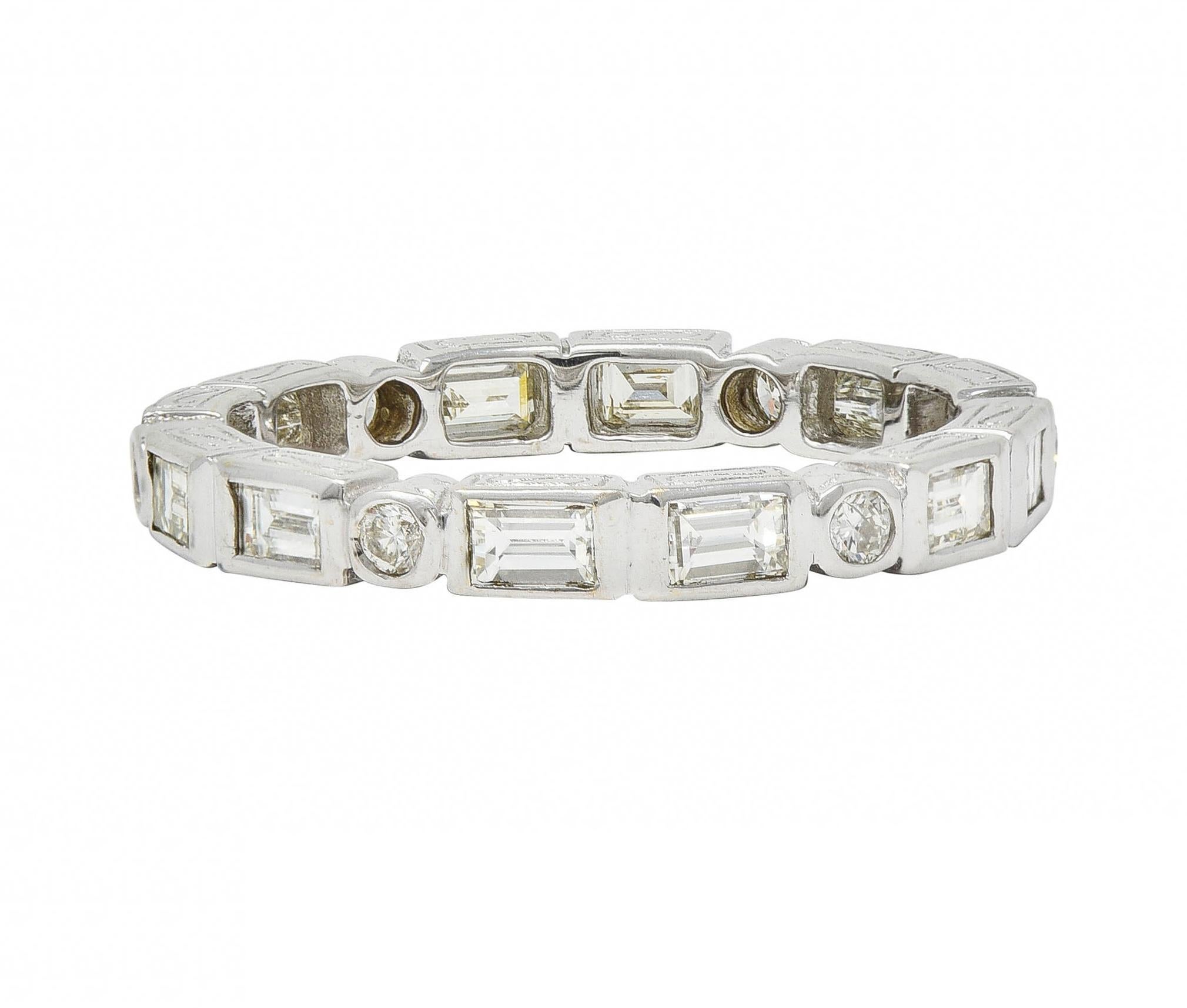 Taglio baguette Anello di fidanzamento a eternità in oro 18 carati con diamante 1,26 CTW Contemporary in vendita