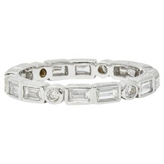 Contemporary 1.26 CTW Diamond 18 Karat Gold Eternity Wedding Band Ring (anneau de mariage éternel en or 18 carats)