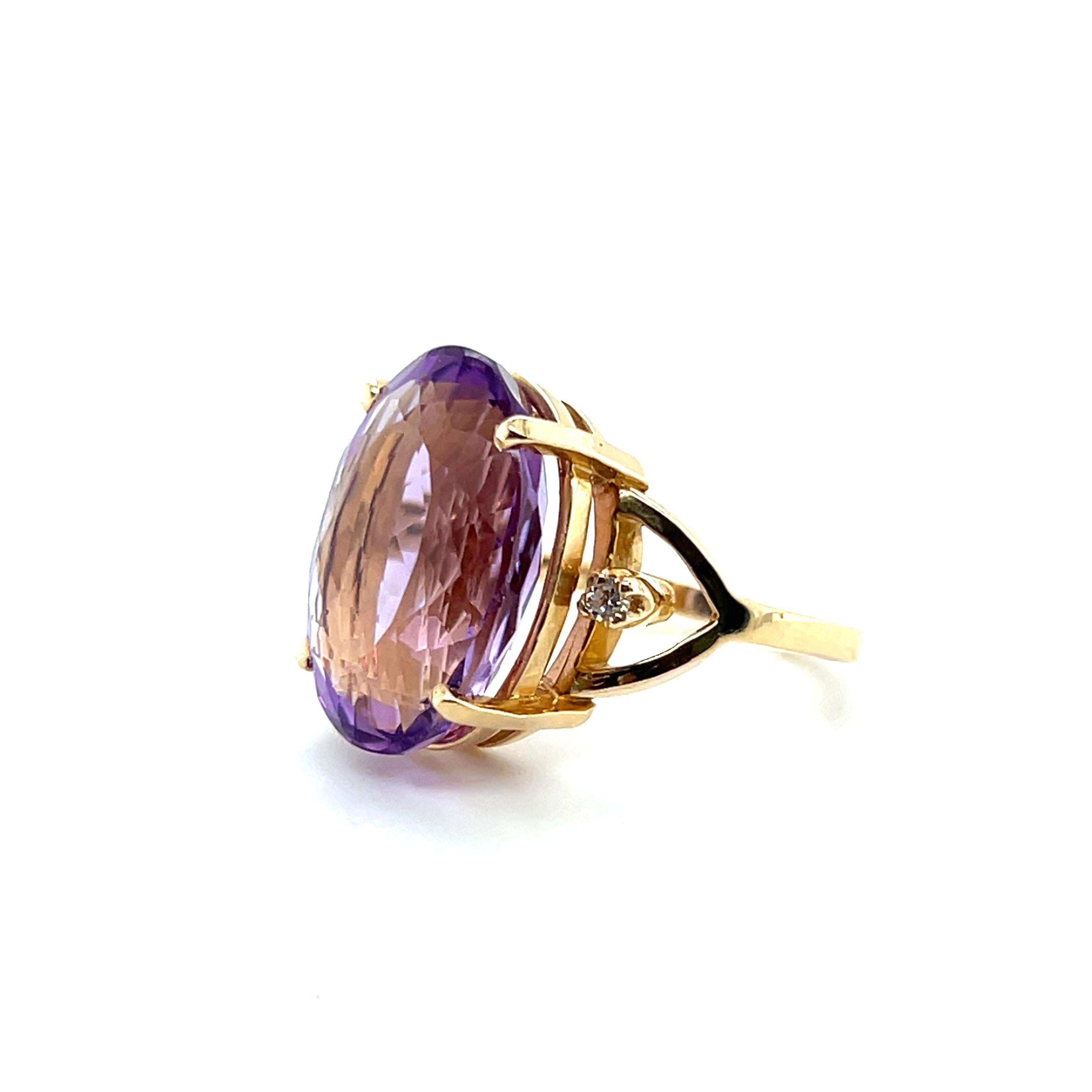 Zeitgenössischer Cocktailring mit 12,71 Karat Amethyst und Diamant aus 14k Gelbgold im Angebot 2