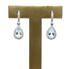 Contemporary 1,28 TCW Birne Aquamarin & Diamant Halo Weißgold Ohrringe baumeln