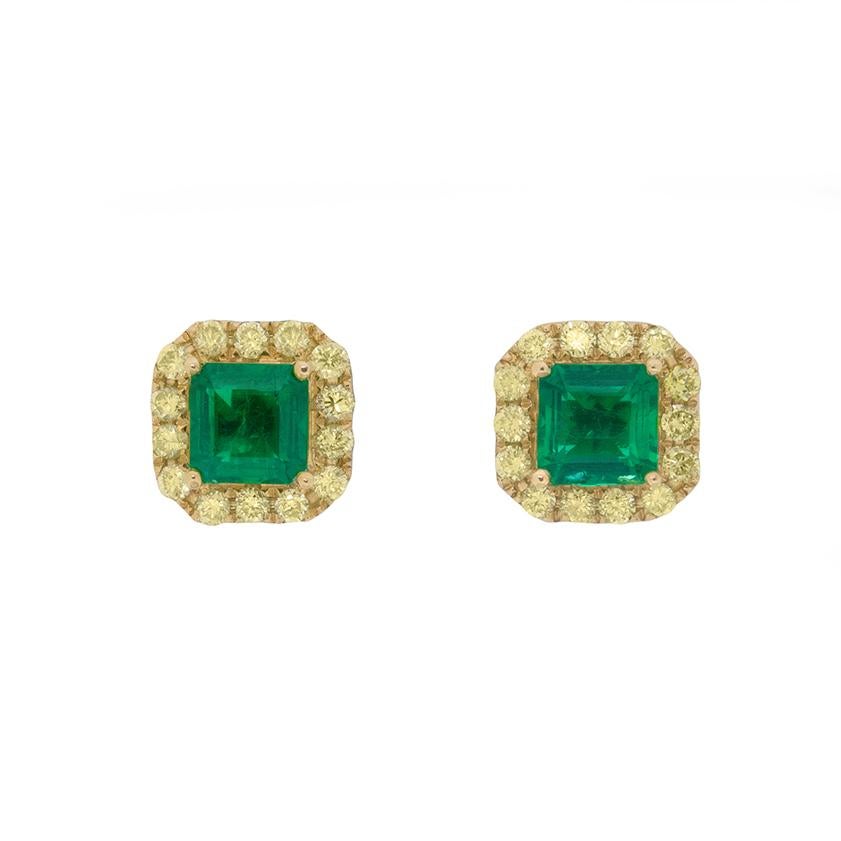 Taglio Asscher Contemporary 1.29ct Emerald and Fancy Yellow Diamond Earrings in vendita