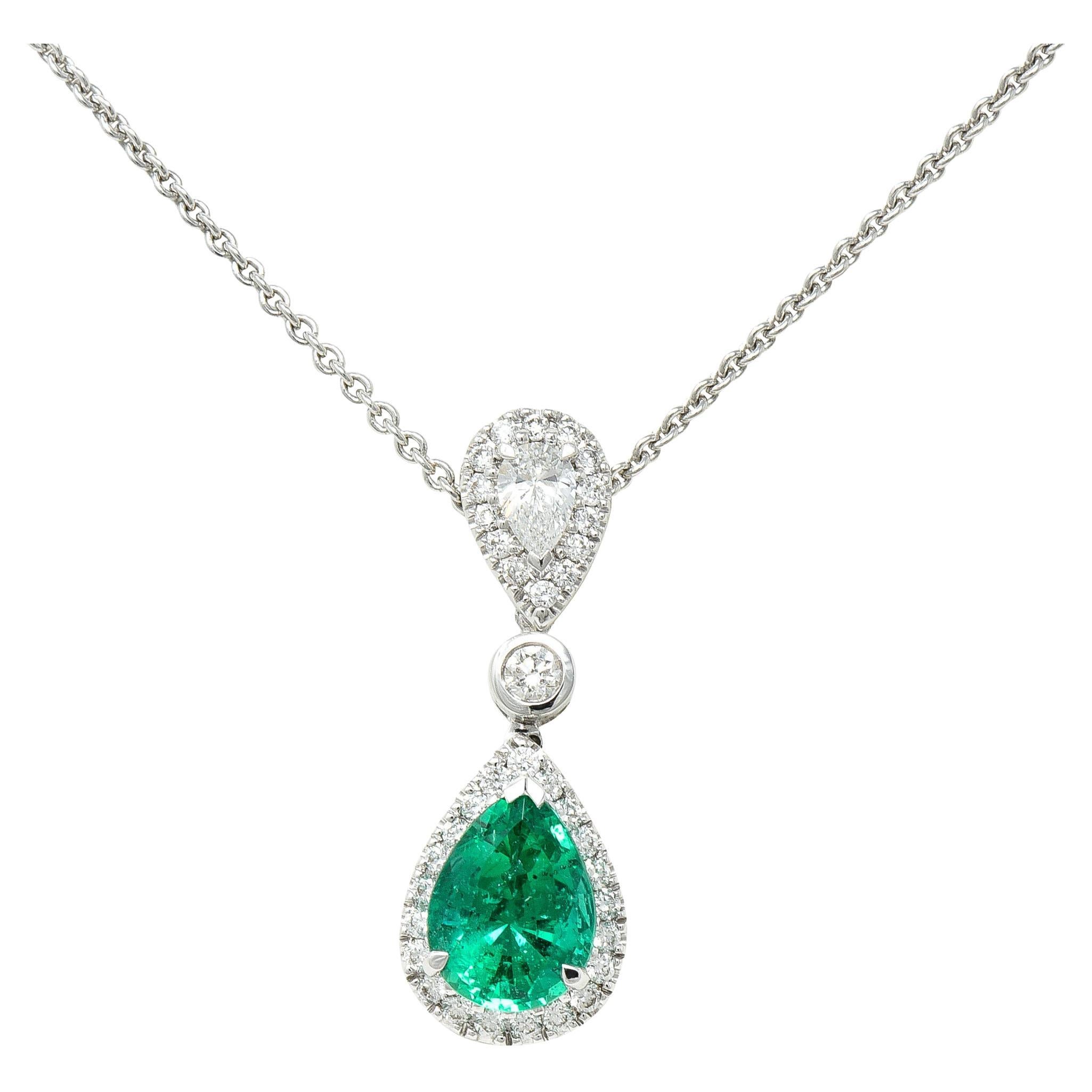 Contemporary 1.35 Carats Pear Cut Emerald Diamond 18 Karat White Gold Necklace