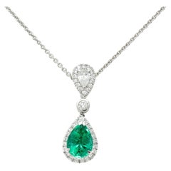 Contemporary 1.35 Carats Pear Cut Emerald Diamond 18 Karat White Gold Necklace