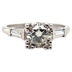Bague de fiançailles contemporaine en platine avec diamant rond brillant de 1,35 TCW Carat