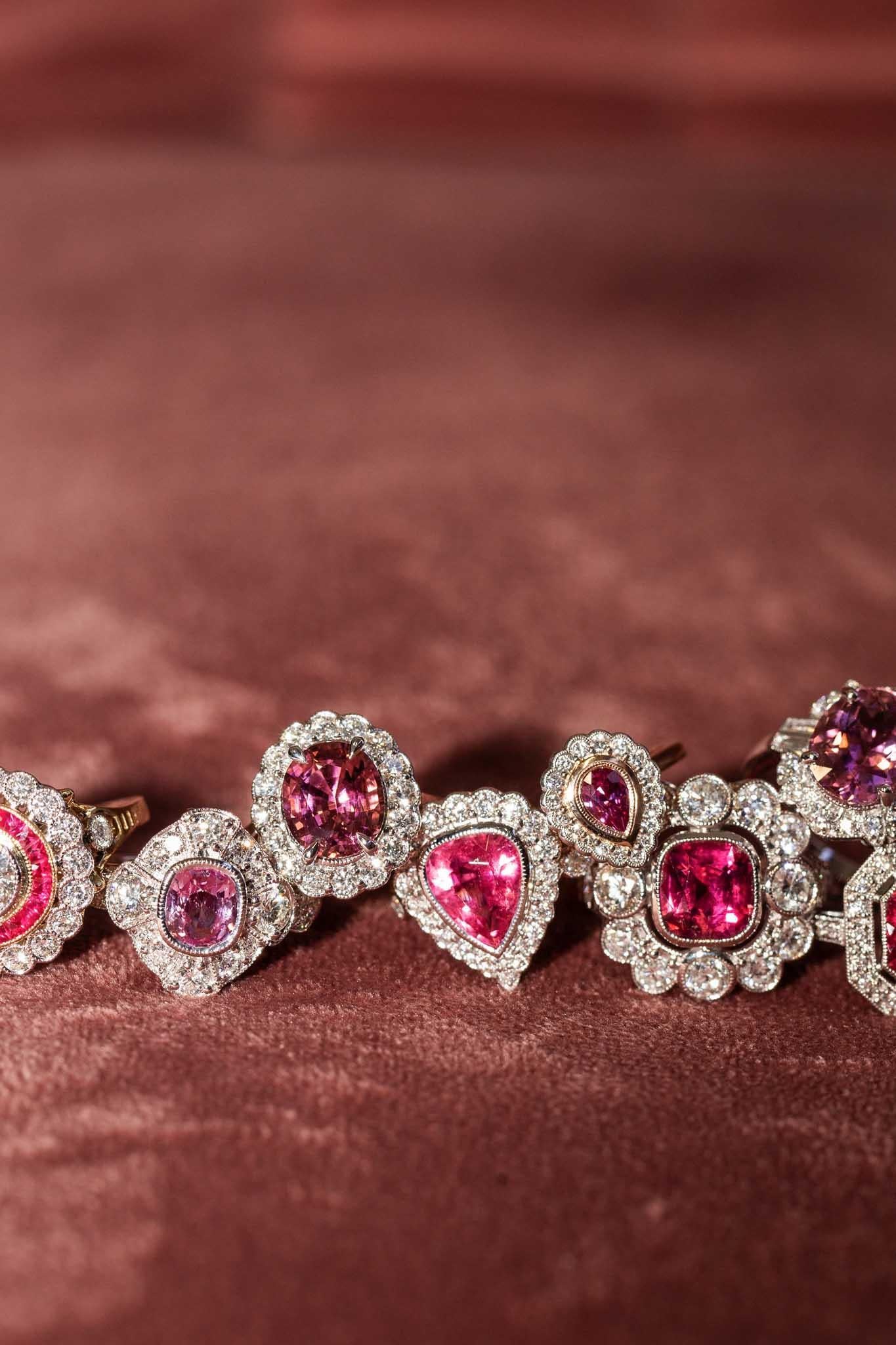 Contemporary 1,37ct Pink Sapphire & Diamant Ring 18ct Weißgold 9