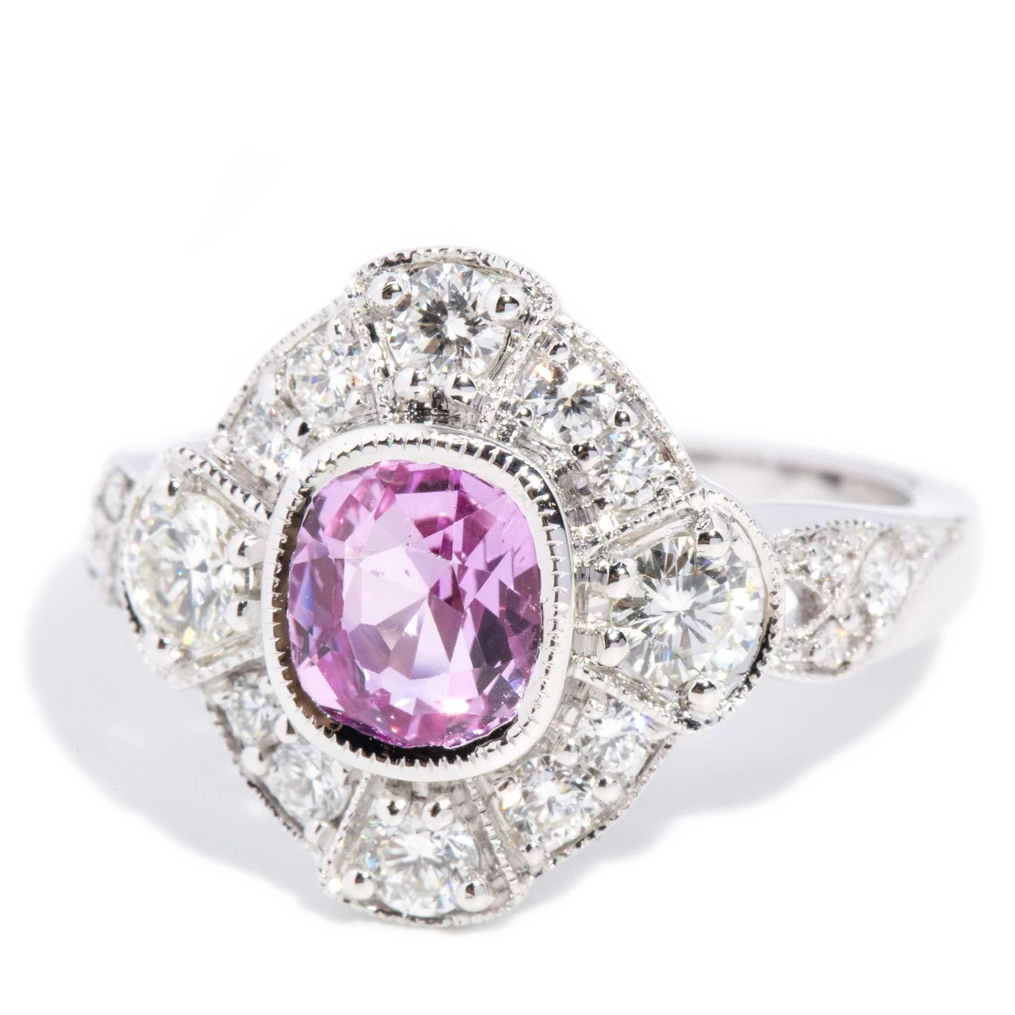 Contemporary 1,37ct Pink Sapphire & Diamant Ring 18ct Weißgold (Zeitgenössisch)