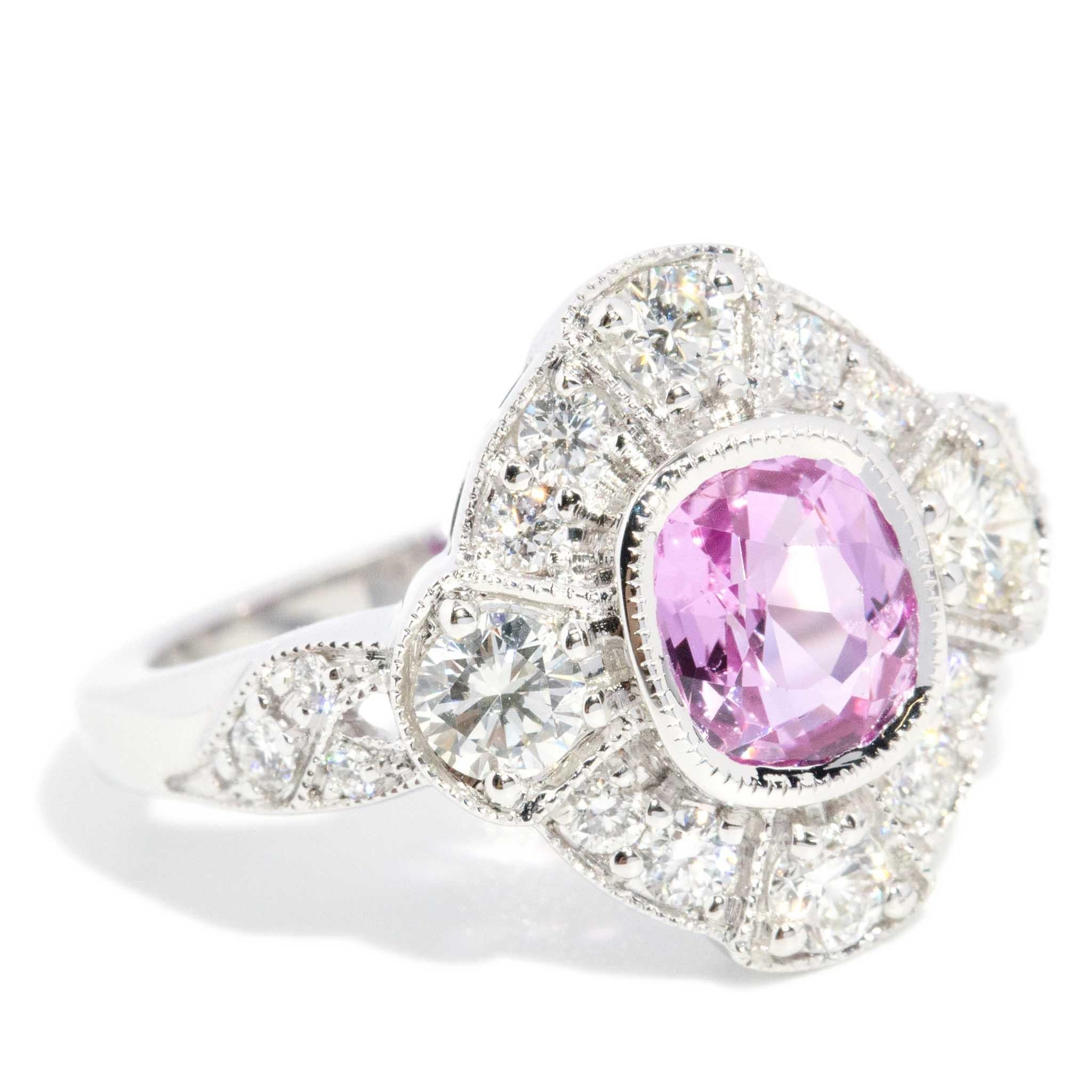Contemporary 1,37ct Pink Sapphire & Diamant Ring 18ct Weißgold im Zustand „Neu“ in Hamilton, AU