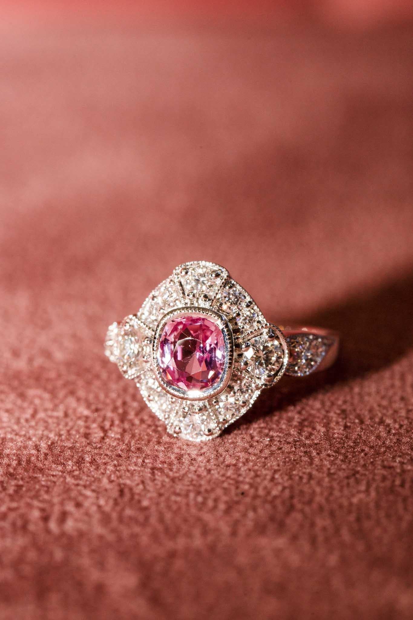 Contemporary 1,37ct Pink Sapphire & Diamant Ring 18ct Weißgold Damen