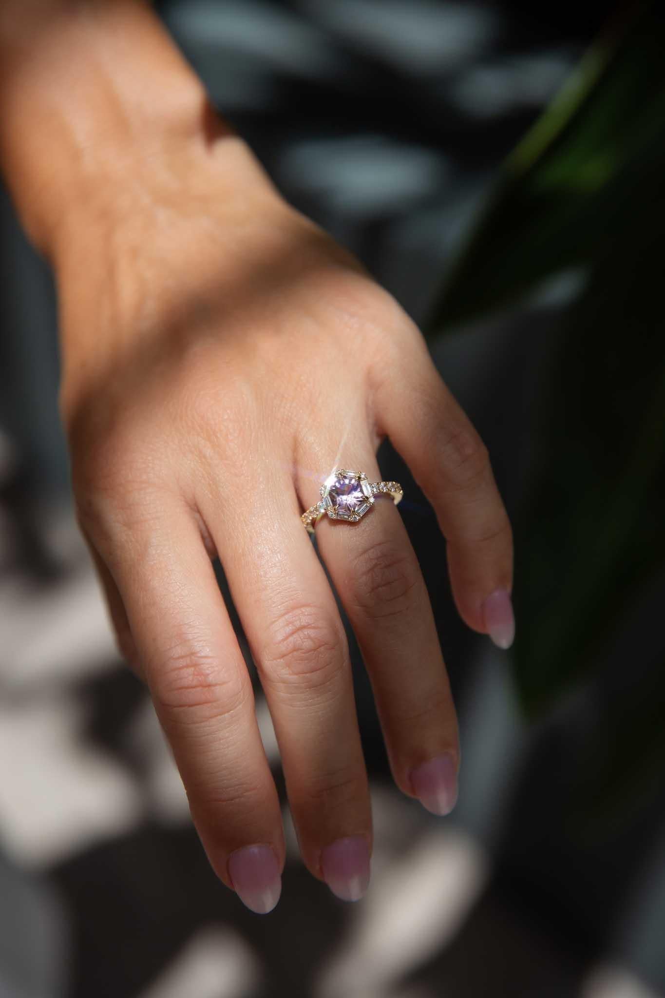 Women's Contemporary 1.38 Carat Pink Tourmaline & Diamond Hexagonal Ring 18 Carat Gold For Sale
