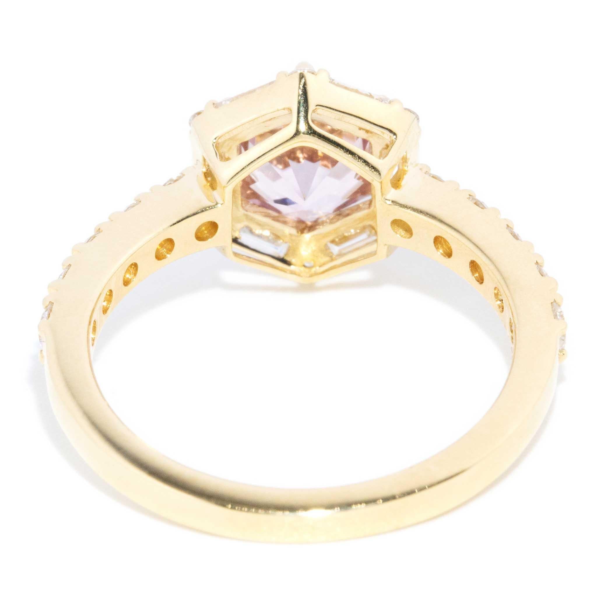 Contemporary 1.38 Carat Pink Tourmaline & Diamond Hexagonal Ring 18 Carat Gold For Sale 2