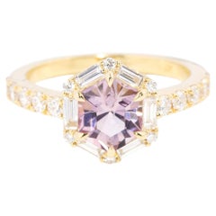 Contemporary 1,38 Karat Rosa Turmalin & Diamant Hexagonal Ring 18 Karat Gold